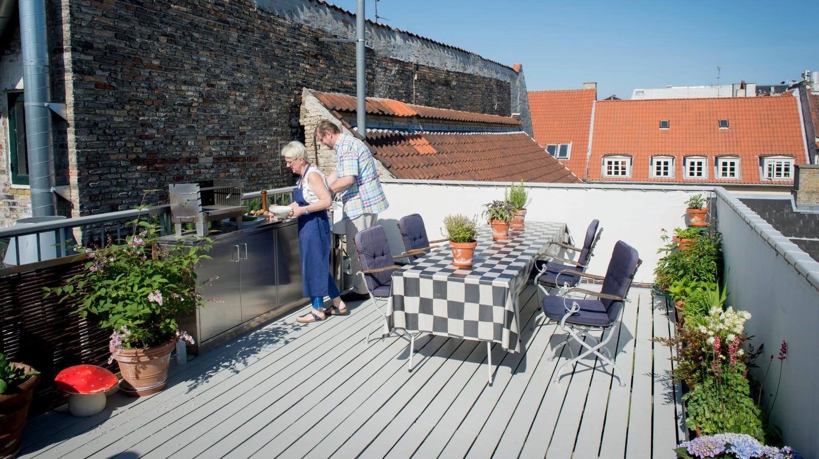 Der følger en skøn tagterrasse med i købet.