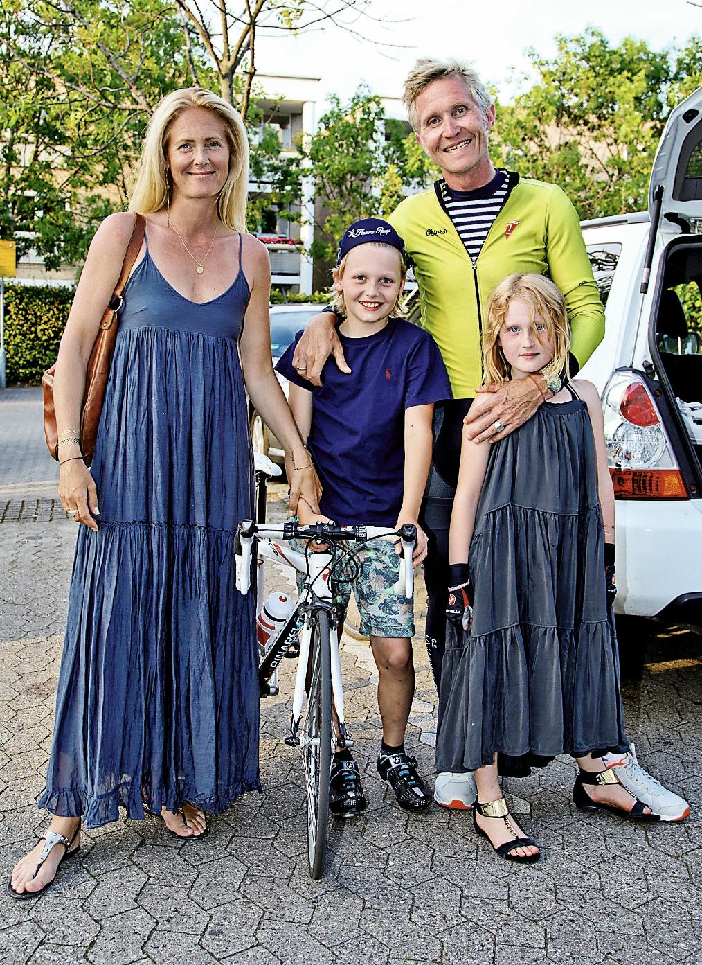 Velgørenhedscykelløbet "La Flamme Rouge" 2015 i Gentofte. Tidligere cykelrytter Brian Holm med sin hustru Christine og børnene Alberte og Mynte.