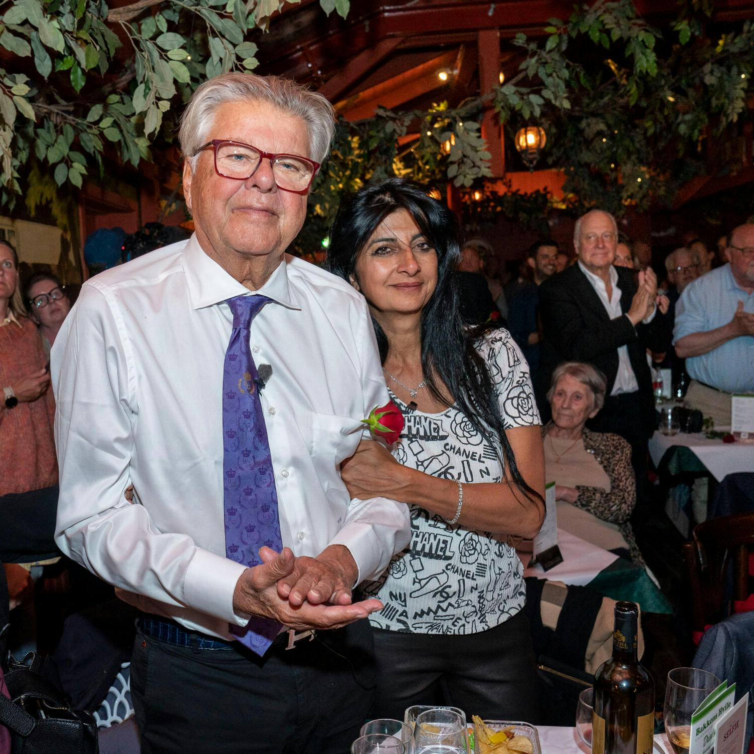 Christian Kjær og Susan Astani-Kjær blev sagsøgt af førstnævntes søn. Nu er det dog kun hende, der er er sagsøgt.