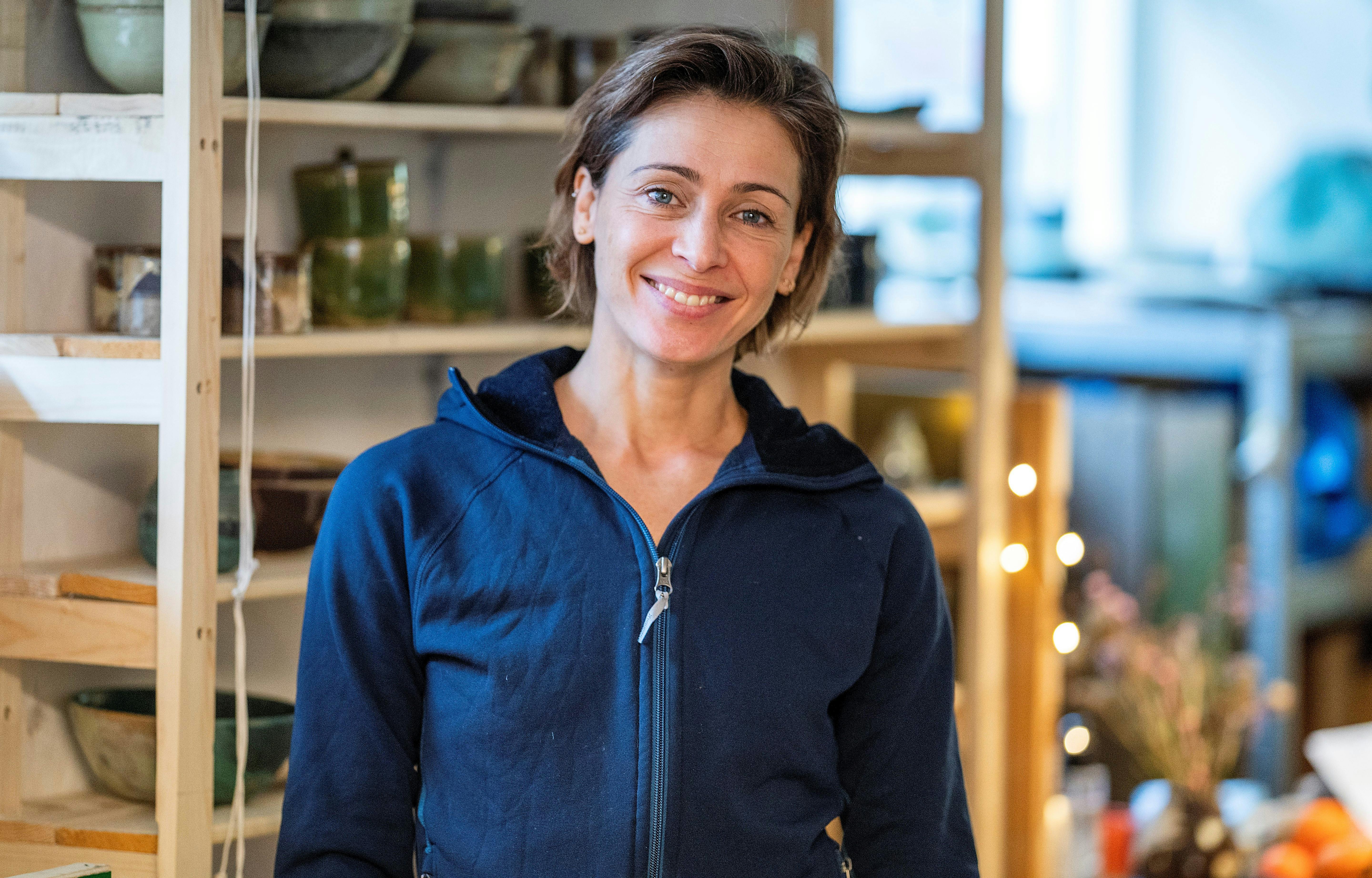 Laura Drasbæk ernærer sig som keramiker sideløbende med jobbet som skuespiller.
