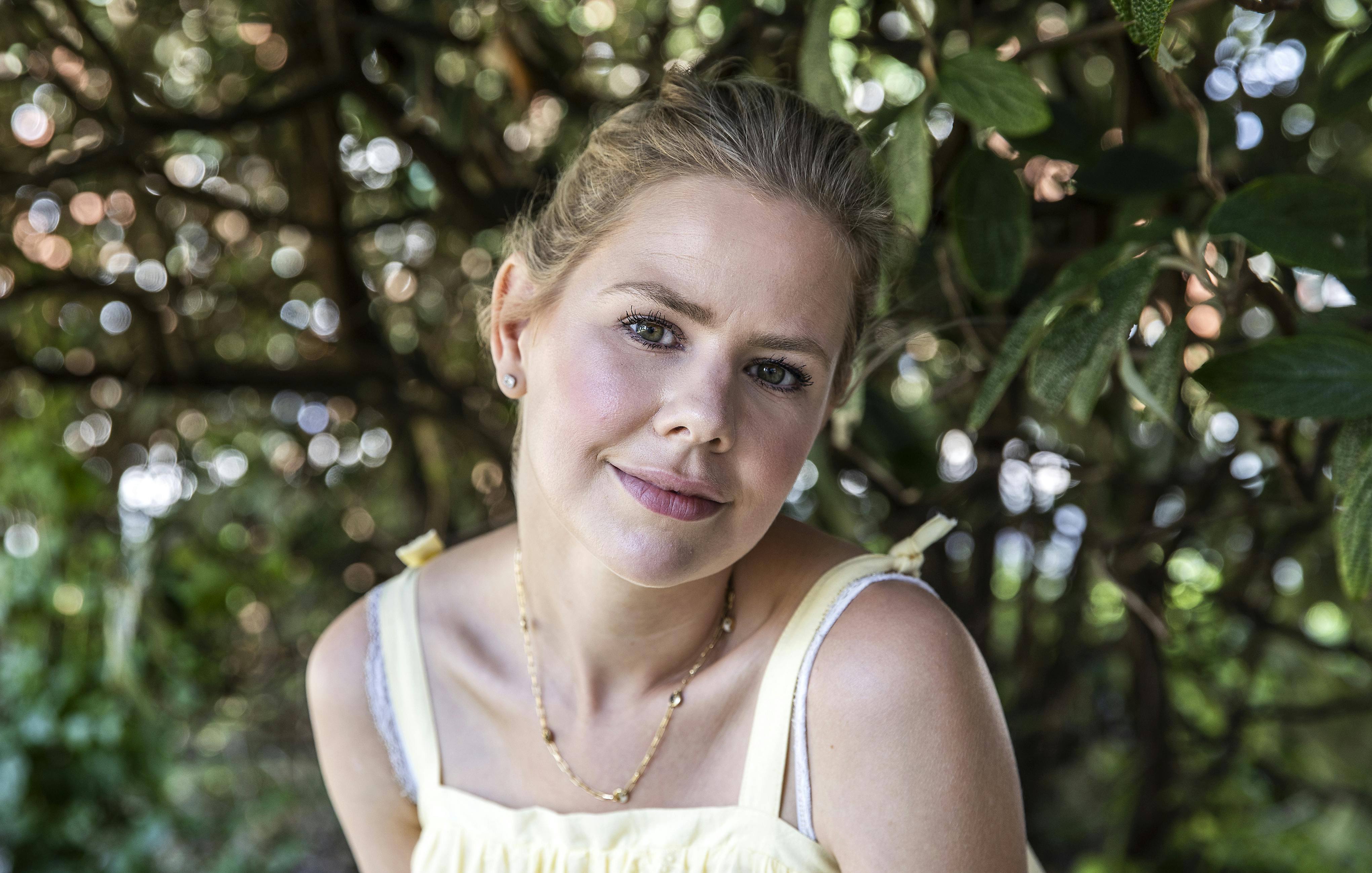 Julie Zangenberg debuterede i 2002 i "Klatretøsen". 