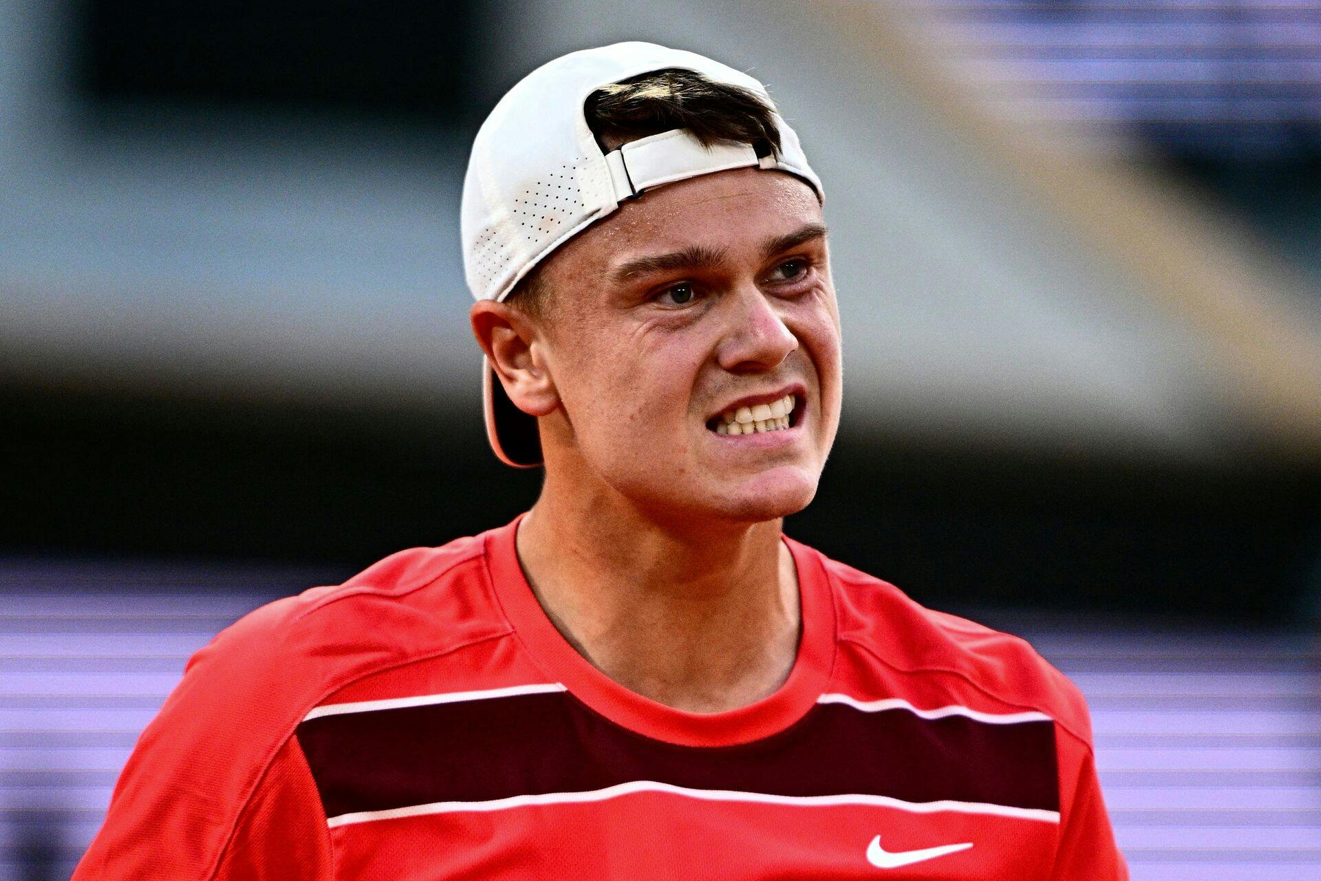 Holger Rune blev afvist, da han forsøgte at tage kontakt til en tenniskollega af modsatte køn. Efter afslaget blev offentligt florerer et falsk opslag på sociale medier.