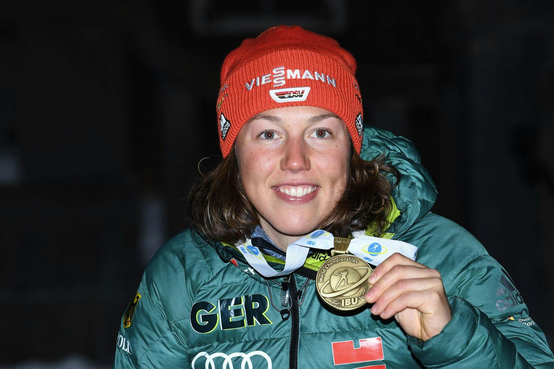 Redningsaktionen af Laura Dahlmeier og klatrepartneren er løbet ind i problemer på grund af voldsomt vejr.