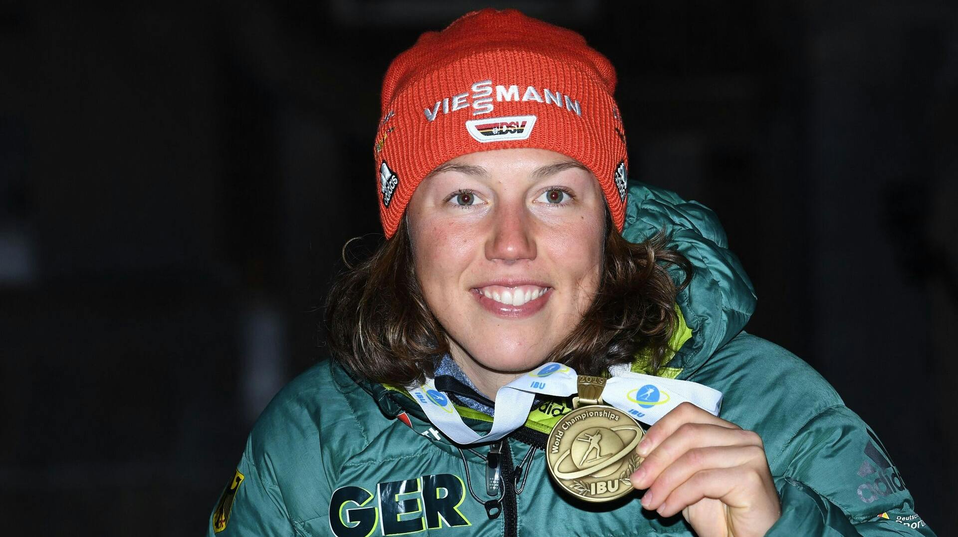 Redningsaktionen af Laura Dahlmeier og klatrepartneren er løbet ind i problemer på grund af voldsomt vejr.