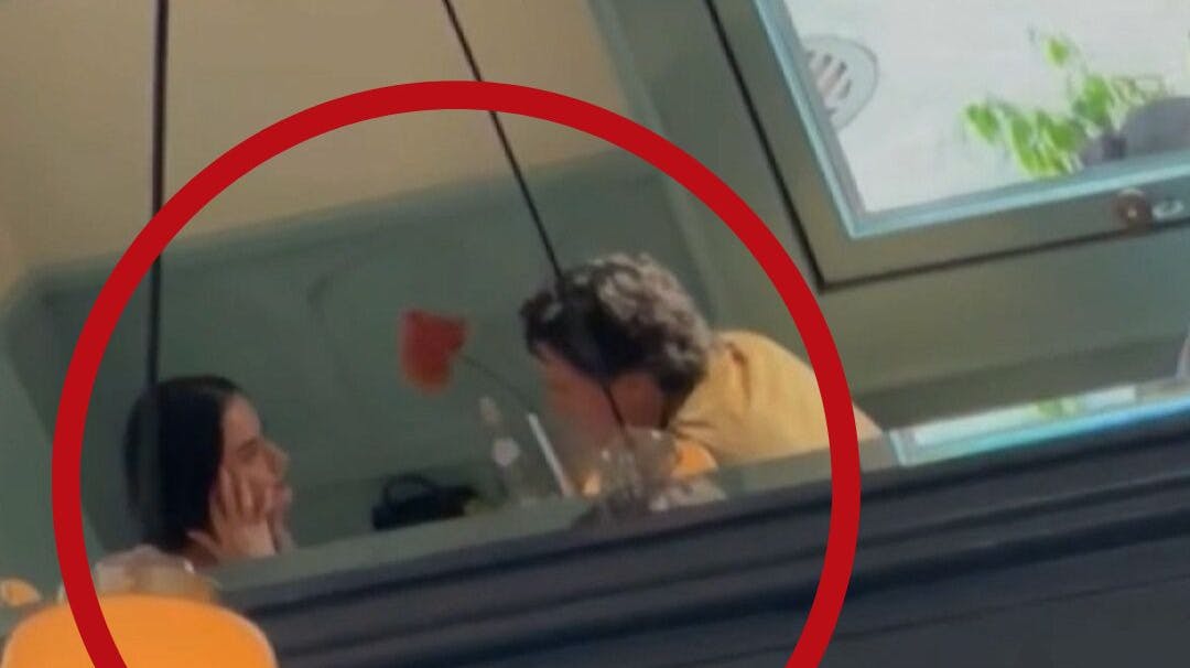 Katy Perry så yderst betaget ud under daten.