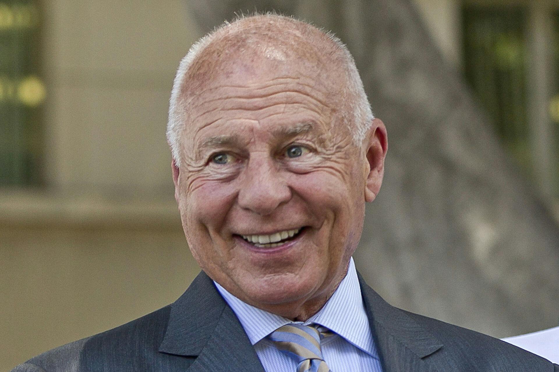 Tom Girardi smiler på dette arkivfoto. men med en dom på syv års fængsel for bedrageri er der ikke meget at grine ad længere.