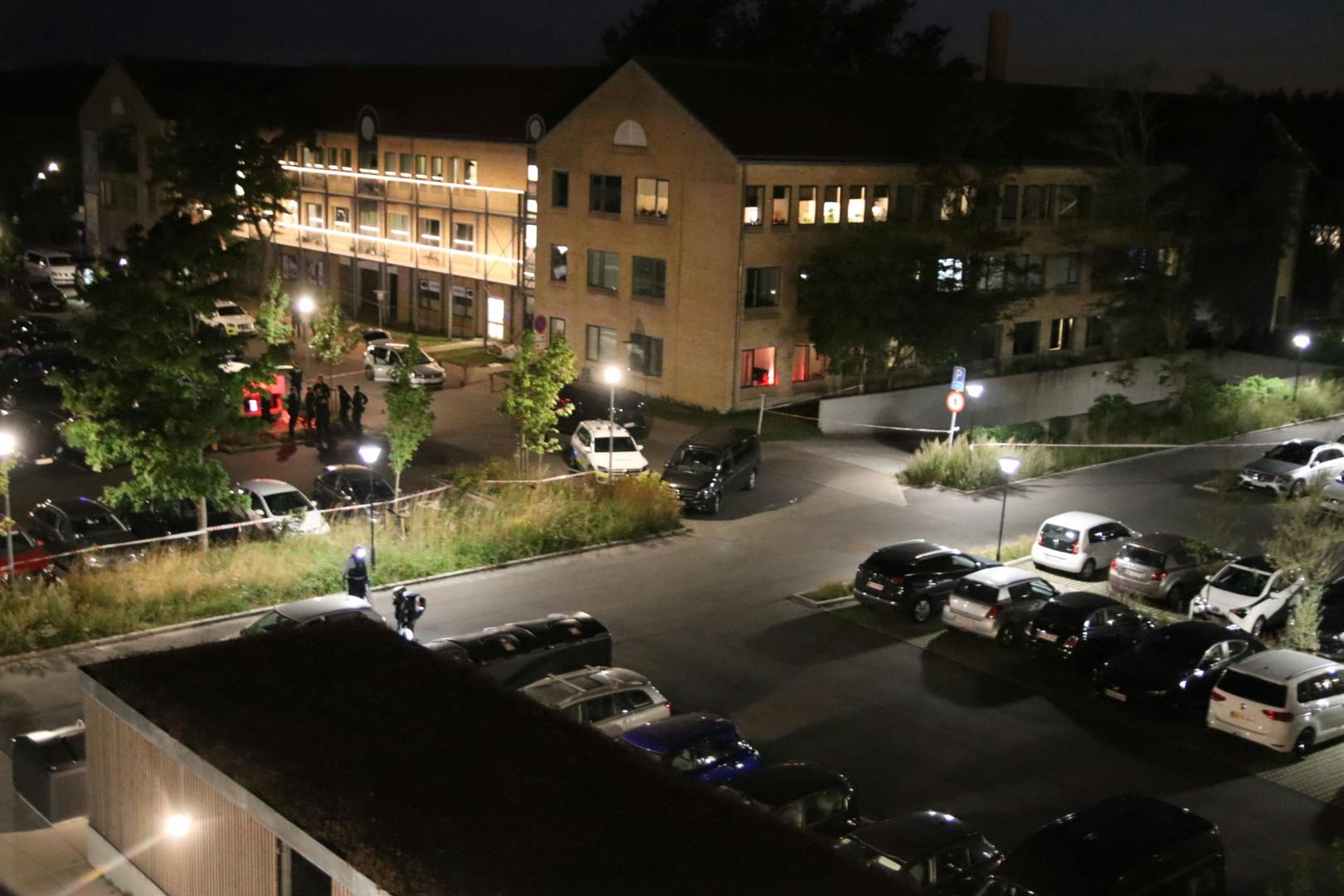 En mand i 30'erne blev skudt flere gange i hovedet i boligområdet Grankoglen i Glostrup tirsdag aften. Nu har politiet nyt i den brutale sag.