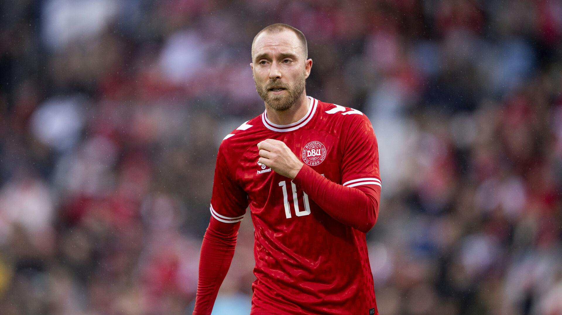 Christian Eriksen er stadig klubløs. Men det bekymrer ikke landstræneren. Brian Riemer