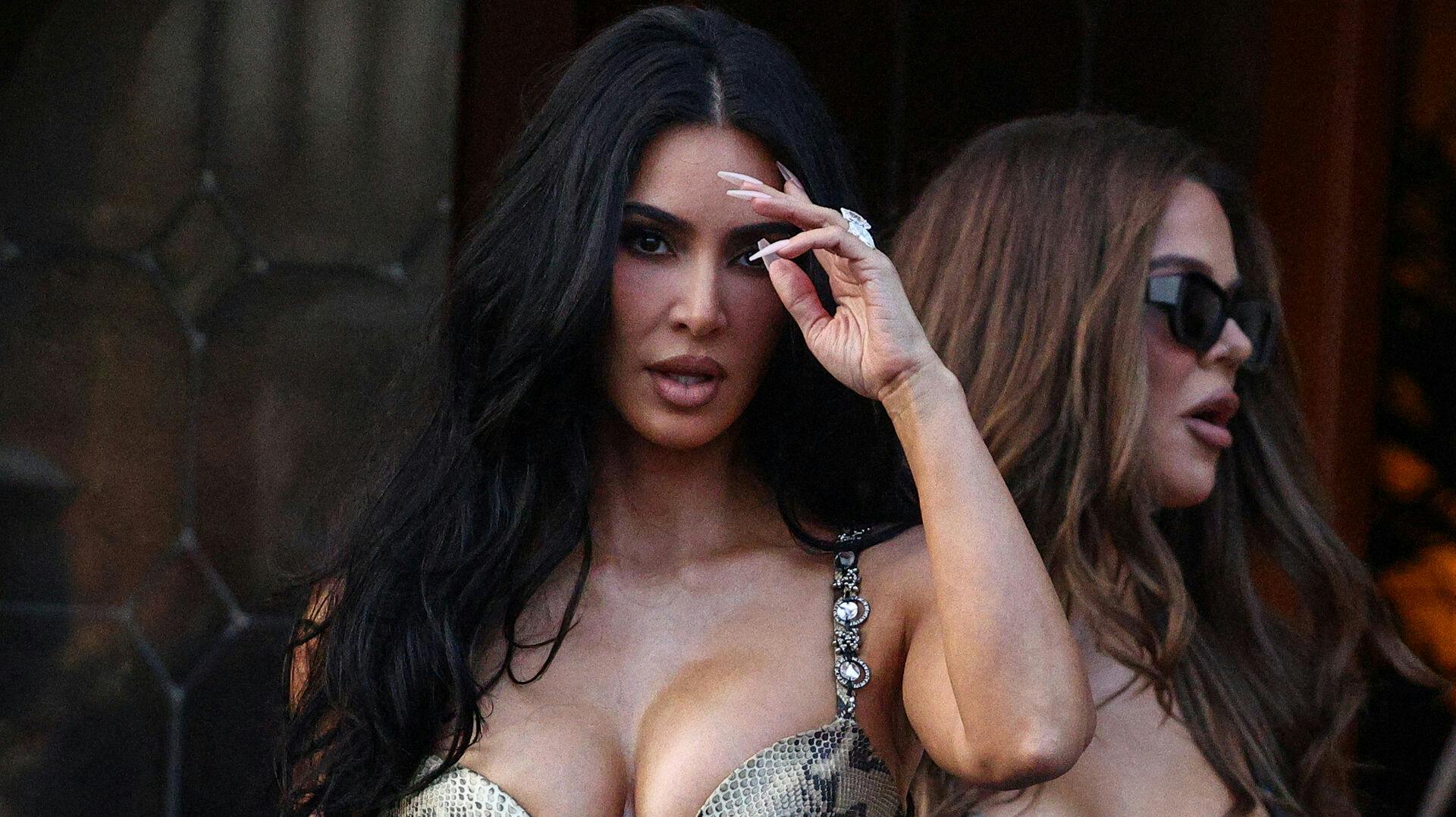 Kim Kardashians seneste SKIMS-kampagne har fanget Anthony Hopkins' opmærksomhed.