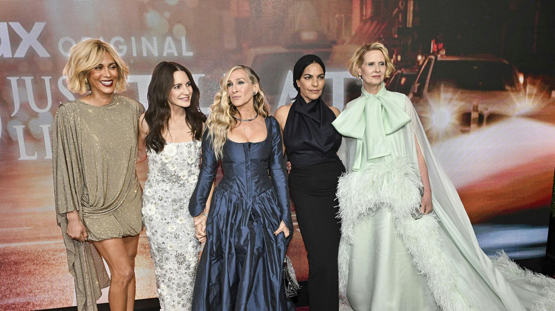 Fra venstre er det Nicole Ari Parker, Kristin Davis, Sarah Jessica Parker, Sarita Choudhury og Cynthia Nixon til premieren på den tredje sæson af "And Just Like That".