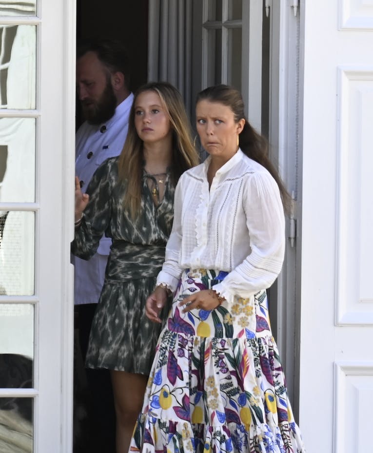 Yikes! Prinsesse Isabella sender blikke efter at have set den døde gås.