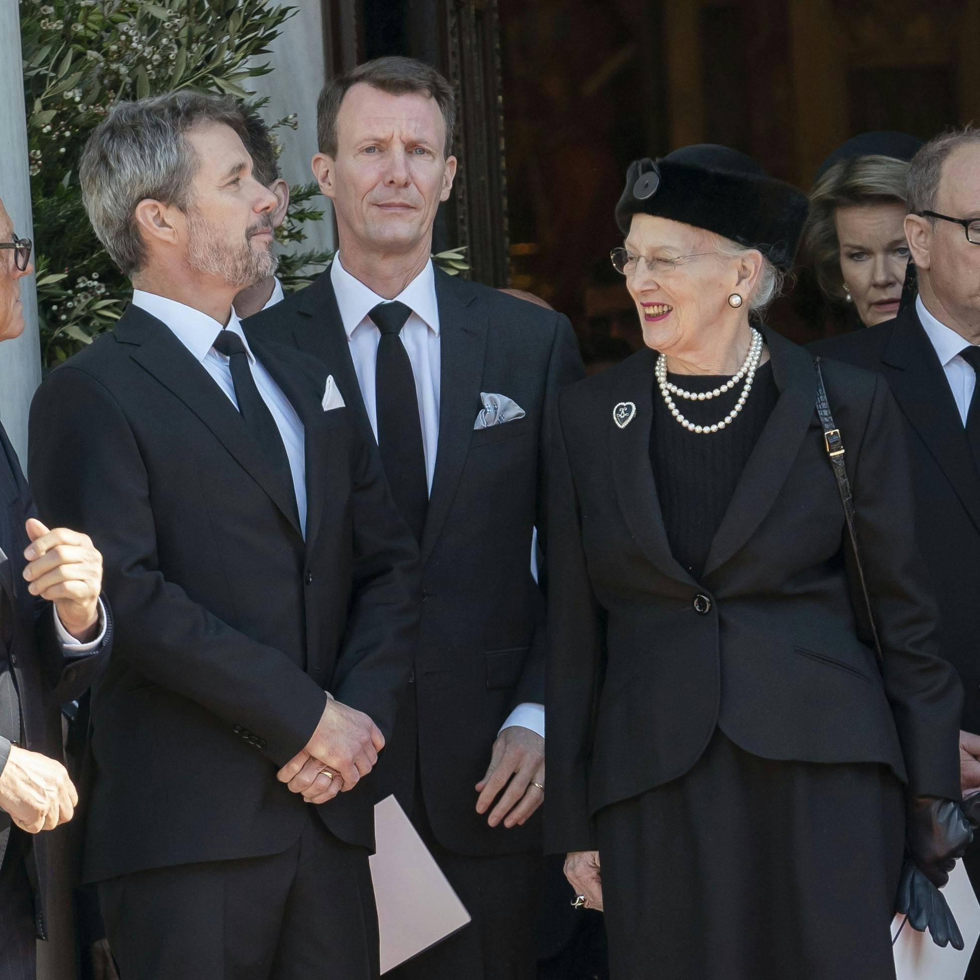 Dronning Margrethe, 85, lader det være op til sønnerne, hvem der skal arve vinslottet. Og som regent vil det være Frederik, 57, der træffer beslutningen.