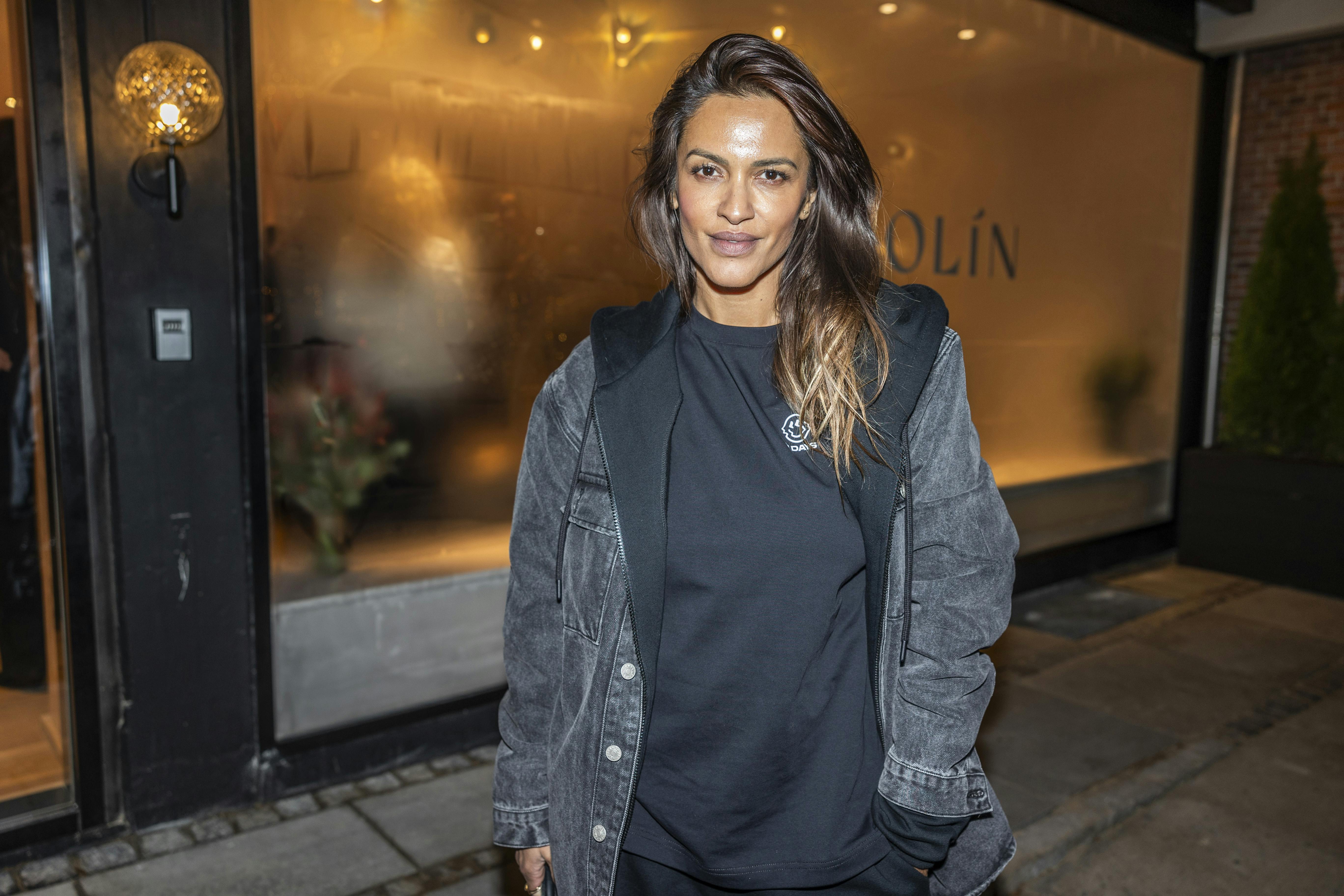 Saszeline havde sønnen med på festival. 
