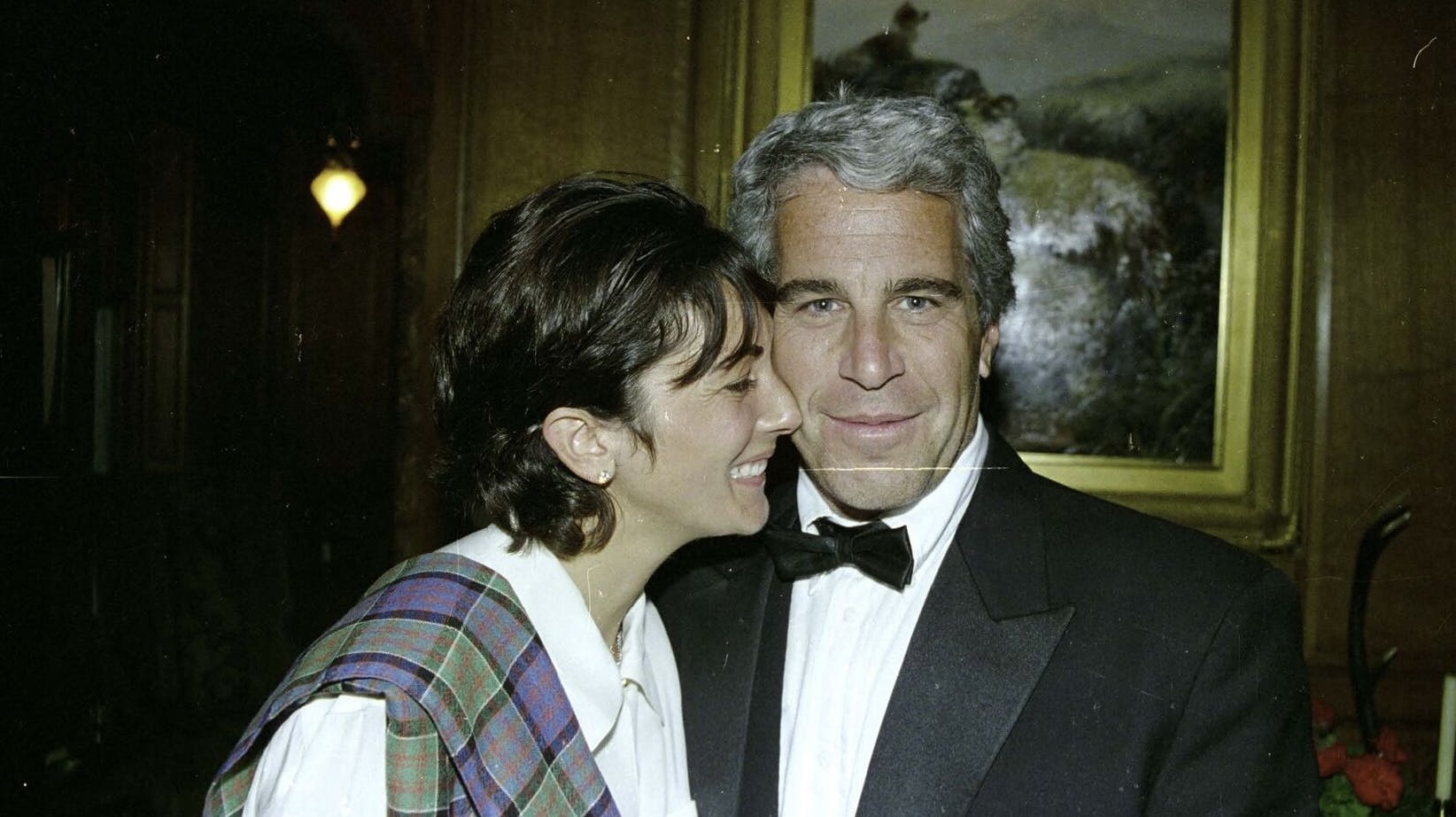 Der er stor mystik om kvinden, der var helt tæt på Epstein og Donald Trump.