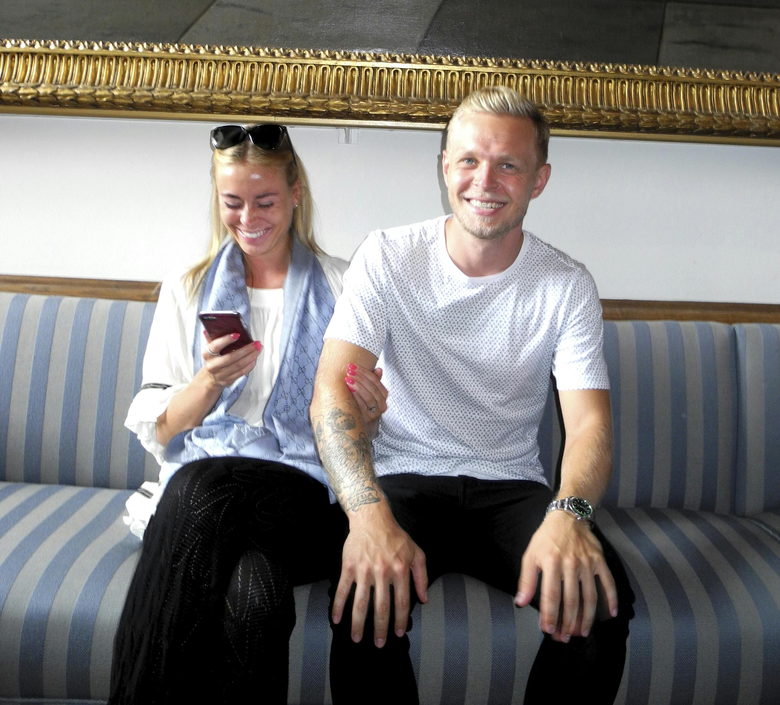 Kevin Magnussen går ind i fodboldklub. 