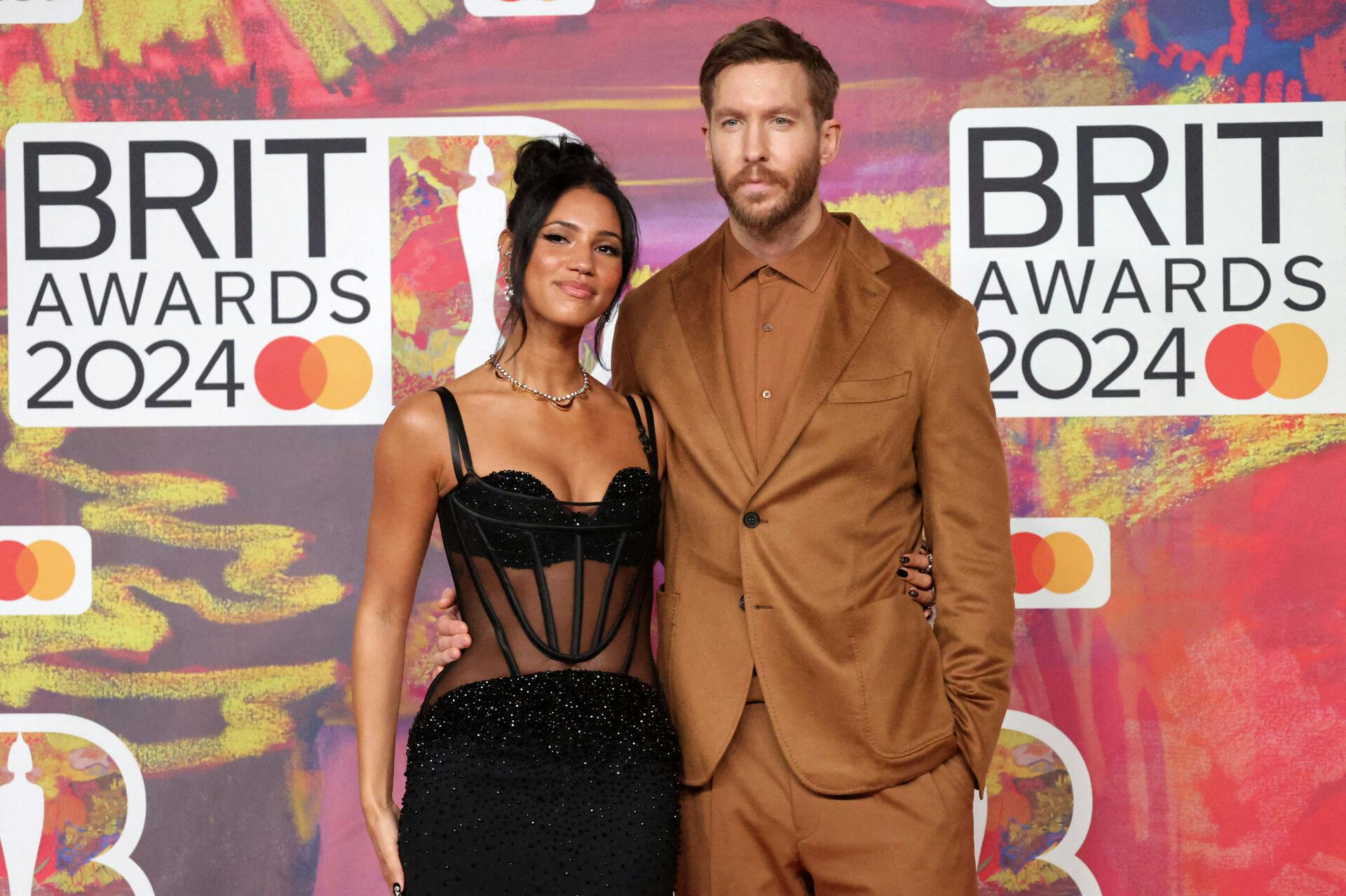 Calvin Harris friede til Vick Hope, efter parret havde været kærester i én måned.