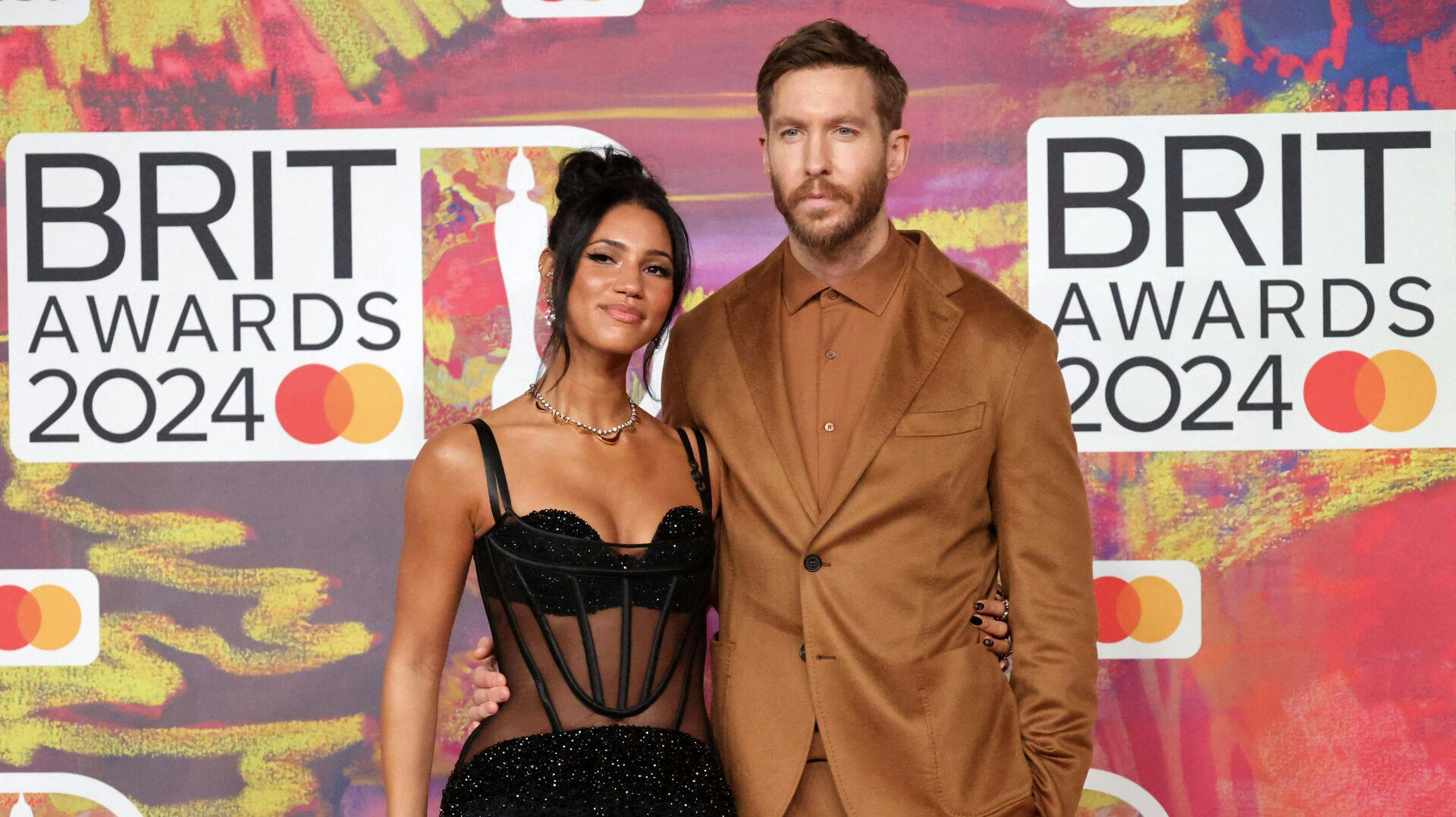 Calvin Harris friede til Vick Hope, efter parret havde været kærester i én måned.