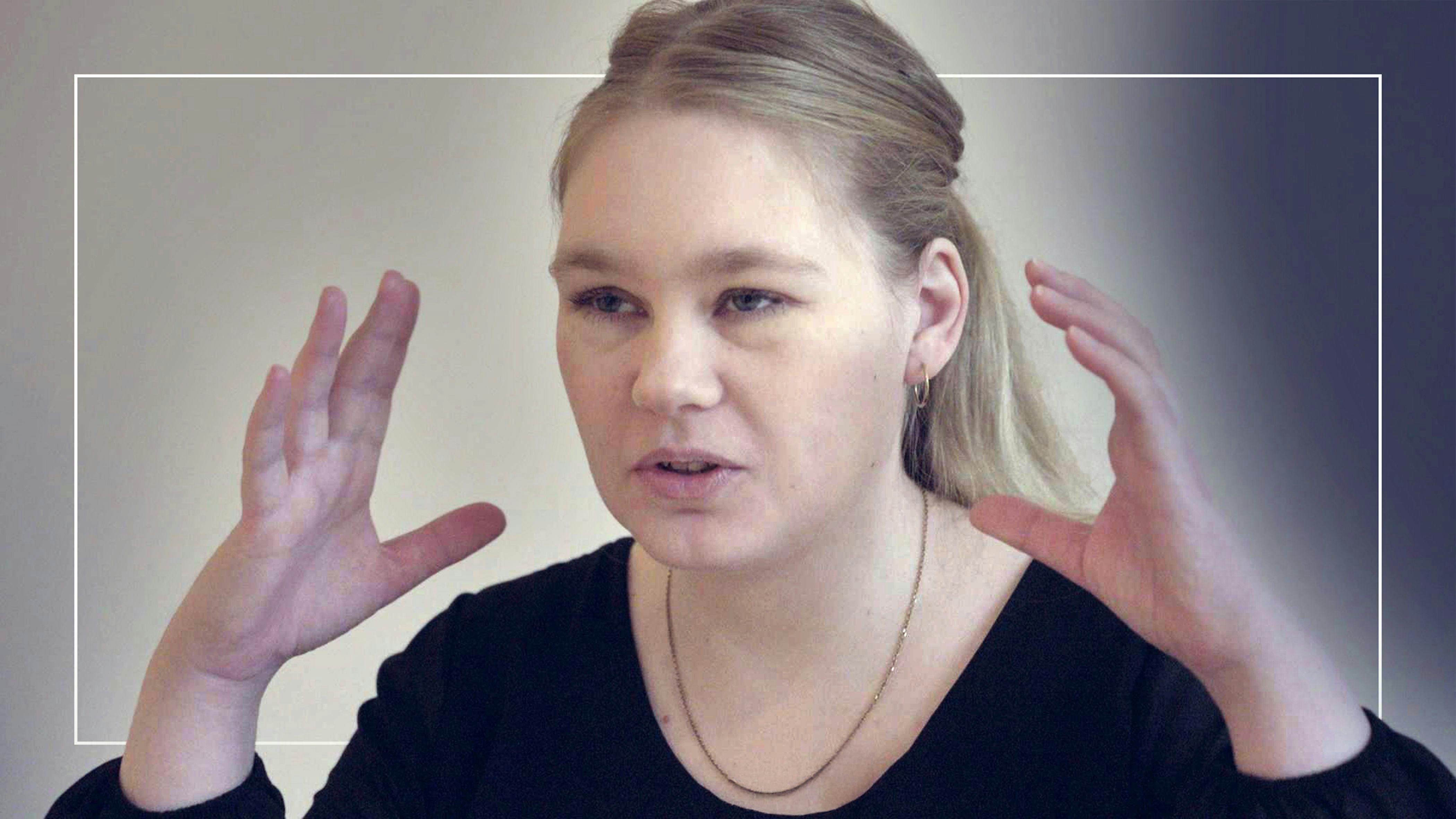 I tre år var der larmende tavst fra Kia Sødergreen, 34, indtil hun i februar tonede frem i DR-dokumentaren ”Indefra med Anders Agger – Sikringen”. Nu har den tidligere realitykendis fået det så meget bedre, at hun er blevet overflyttet til en an