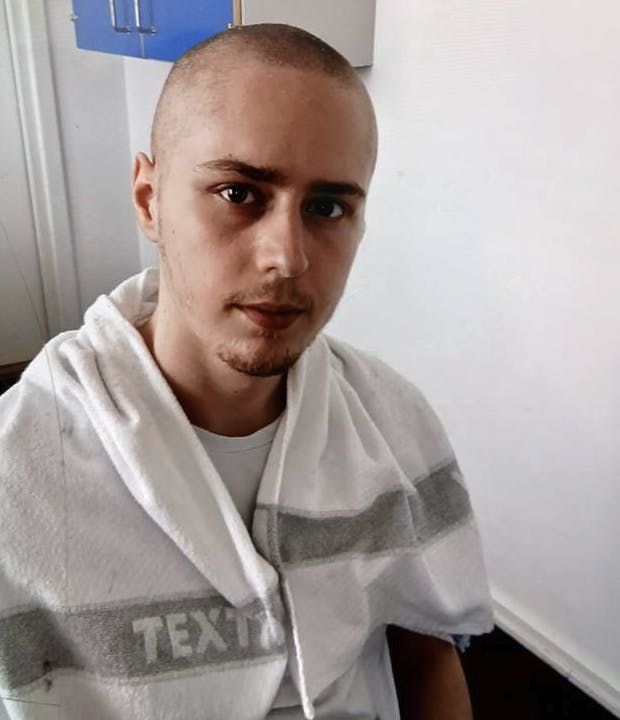 Politiet leder intensivt efter denne 23-årige mand, der forsvandt mandag eftermiddag fra Aalborg Psykiatriske Sygehus. Borgerne opfordres til ikke at tage kontakt, men straks ringe 114, hvis de ser ham.