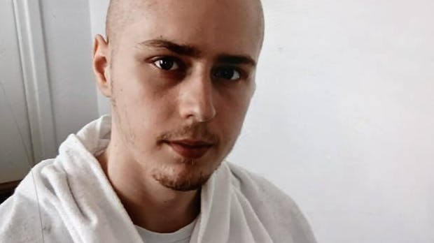 Politiet leder intensivt efter denne 23-årige mand, der forsvandt mandag eftermiddag fra Aalborg Psykiatriske Sygehus. Borgerne opfordres til ikke at tage kontakt, men straks ringe 114, hvis de ser ham.