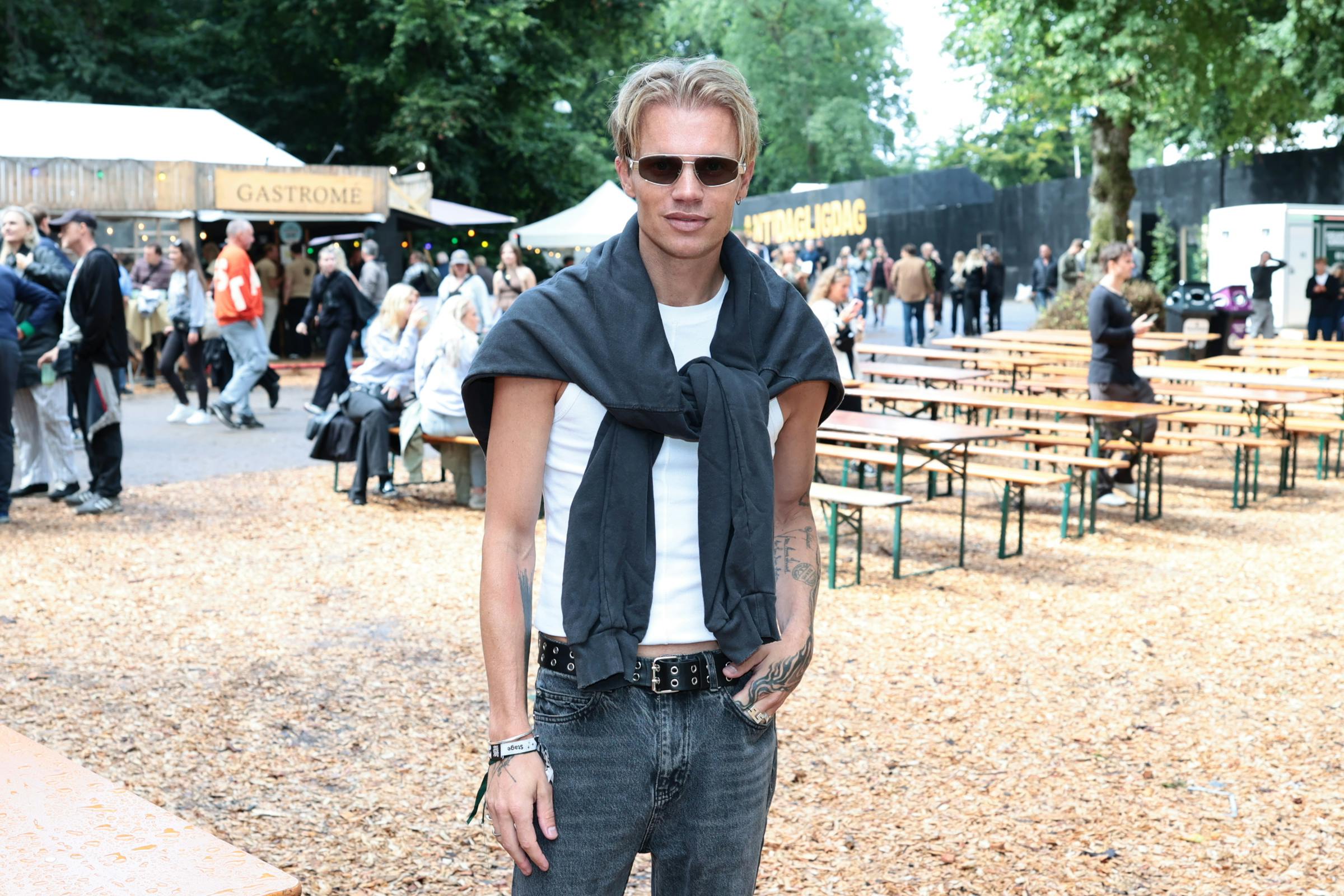 Søren Le Schmidt nyder i disse dage et afbræk fra modeugen i København på Smukfest i Skanderborg.