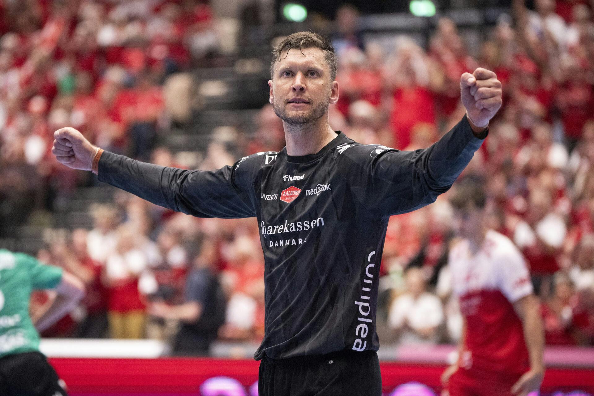 Aalborg Håndbold må vente med at udvide parkeringen. 