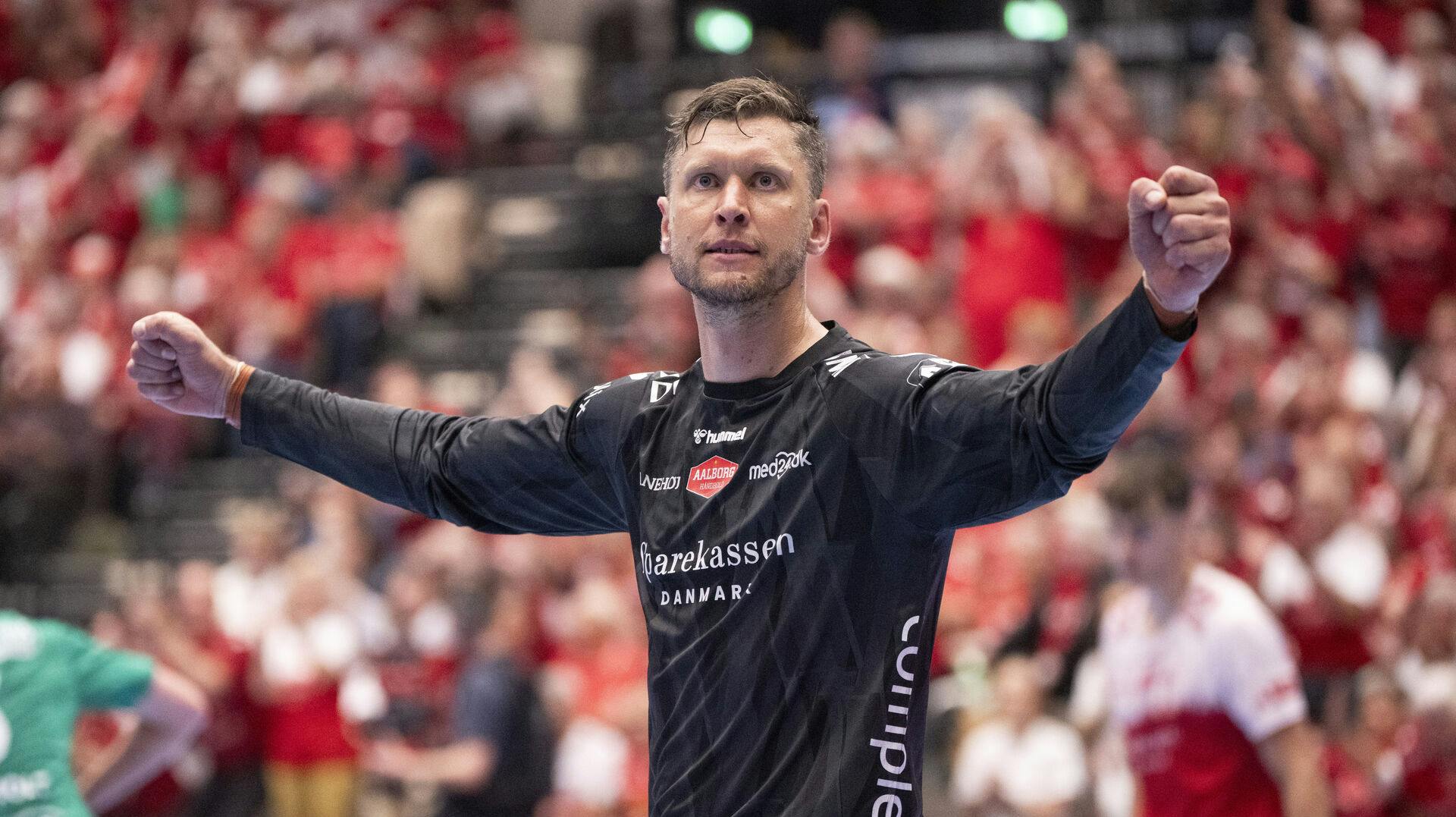 Aalborg Håndbold må vente med at udvide parkeringen.