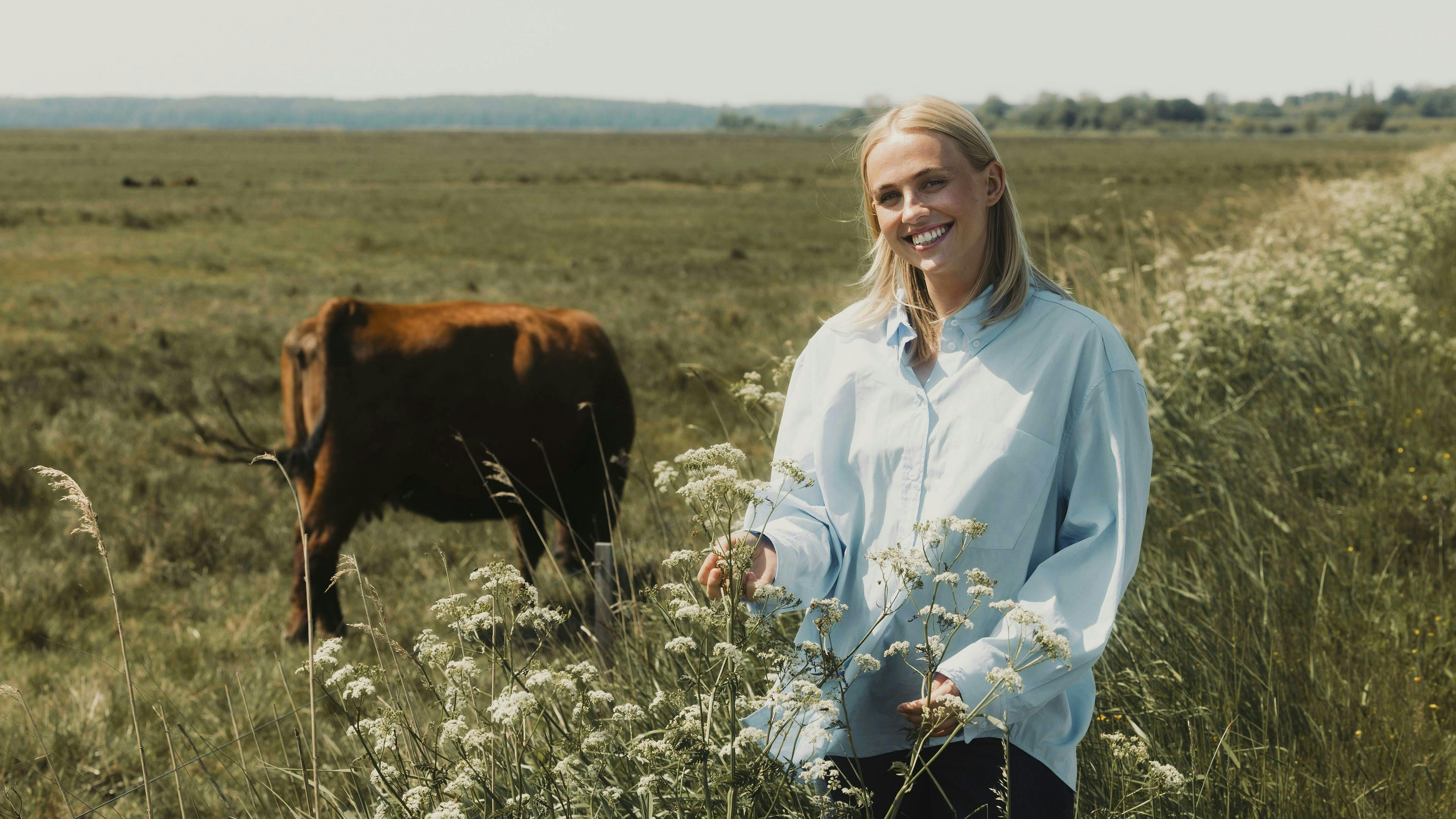 Tirsdag aften havde Sofie debut som vært på "Landmand søger kærlighed" - og skal man tro seerne, klarede hun det hele til UG.