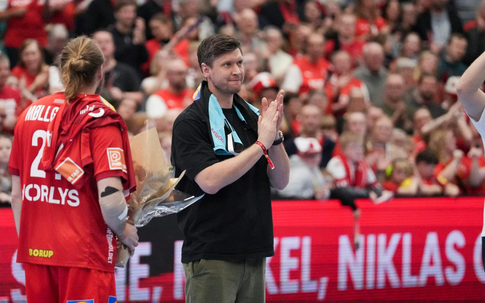 Niklas Landin må se sæsonstarten fra sidelinjen, efter en knæskade har sendt Aalborgs stjernemålmand under kniven.