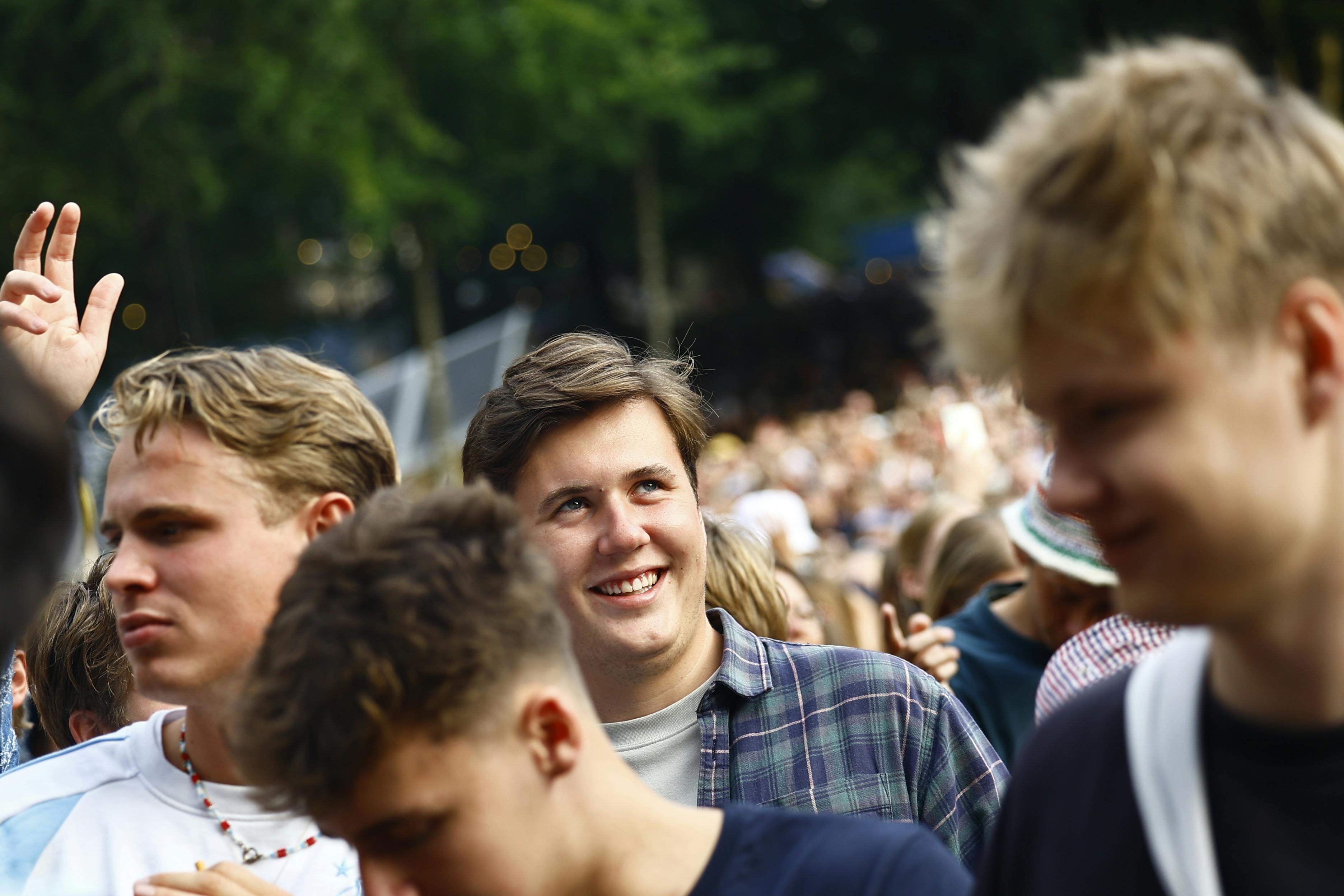 Kronprinsen daskede rundt med vennerne til Smukfest.&nbsp;