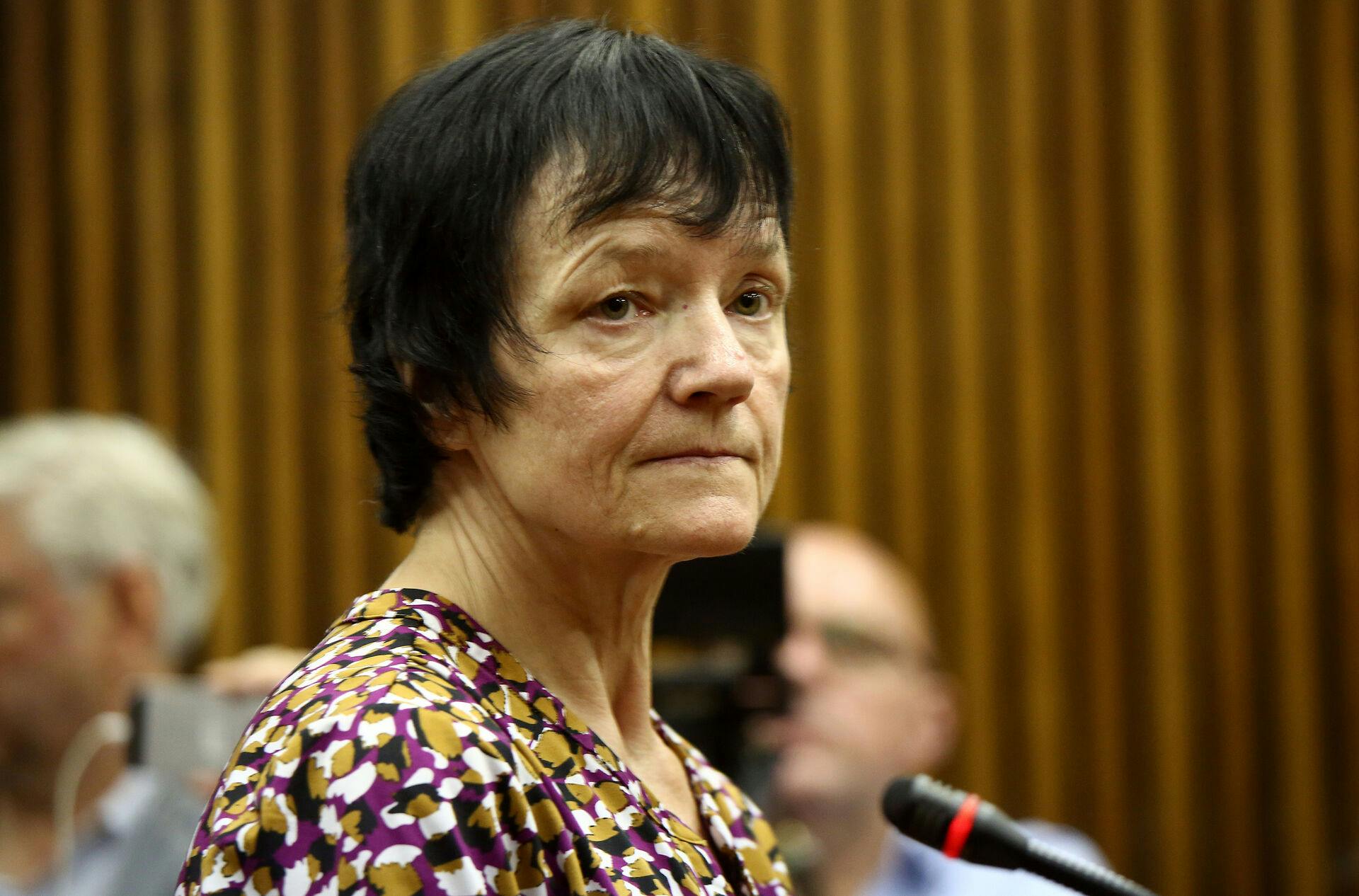(ARKIV) Anna Britta Troelsgaard Nielsen leaves the court room at the Randburg Magistrate Court on November 8, 2018 in Johannesburg, South Africa. Forsvarer Nima Nabipour ville gerne have Britta Nielsen til at fortælle, hvordan hun oplevede dagene i Sydafrika, da politiet fangede hende. Det skriver Ritzau, fredag den 29. november 2019.. (Foto: PHILL MAGAKOE/Ritzau Scanpix)