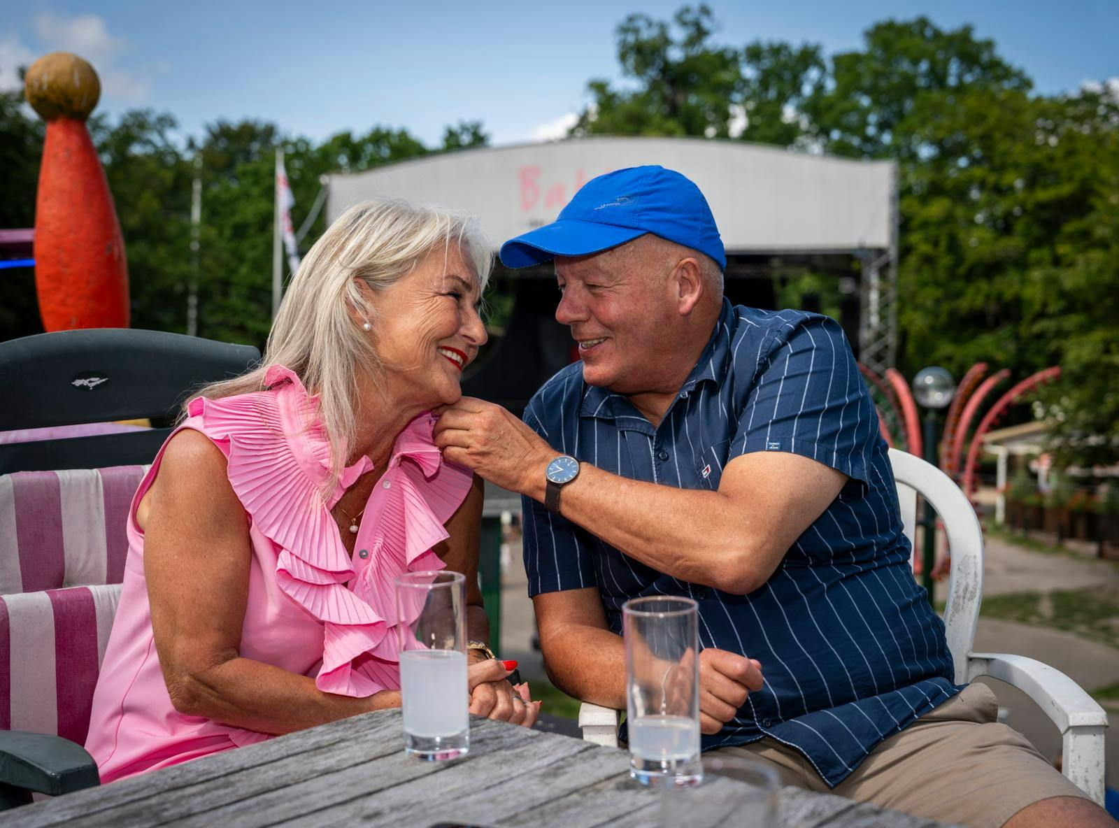 https://imgix.seoghoer.dk/2025-08-08/20250728-Lise-Lotte-og-Frank-efter-Hotel-Romantik-14_2SL4412.jpg