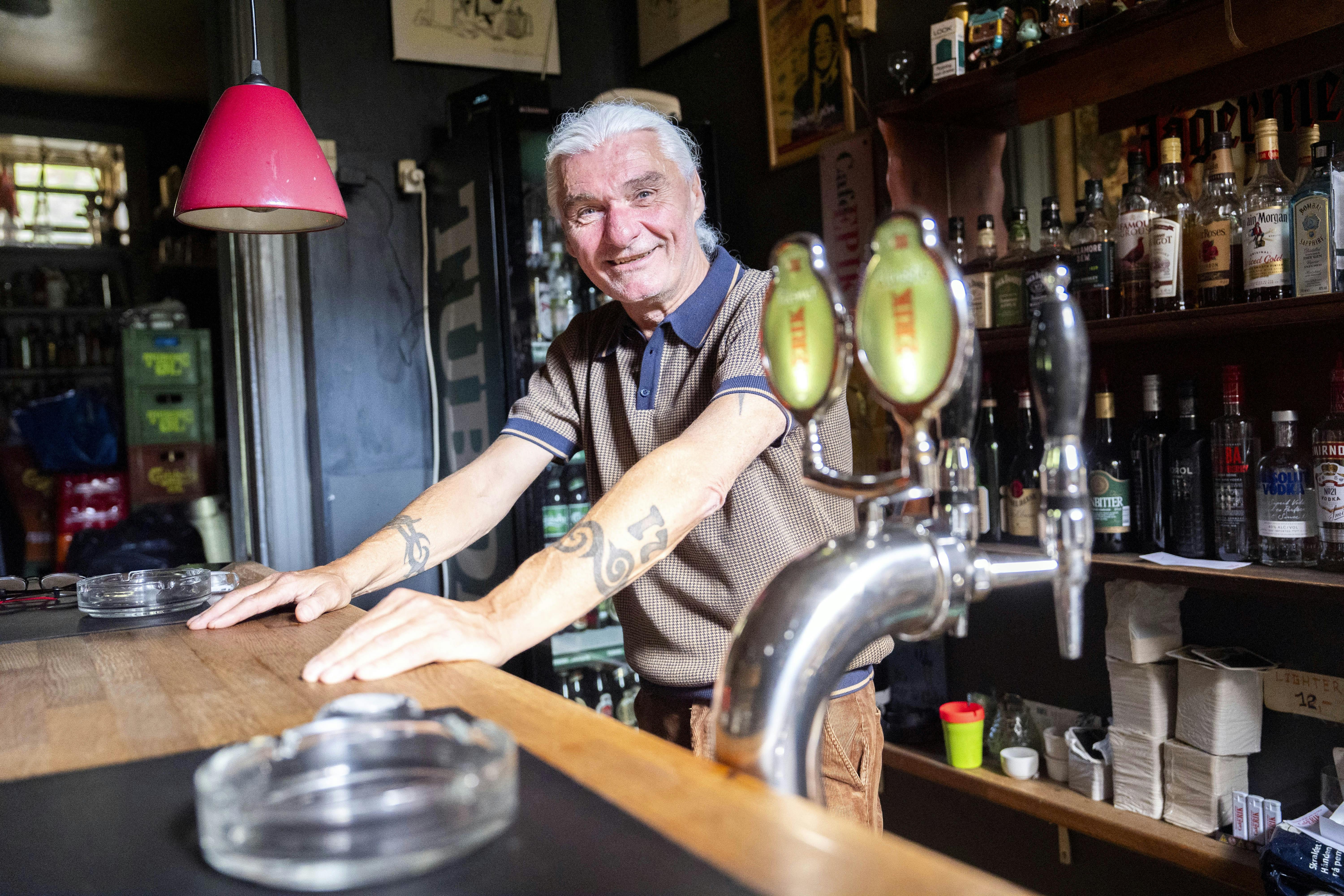Jesper ”JR” Rosengren, 62, arbejder deltid på familiens værthus, Café Erik, på Vesterbro.