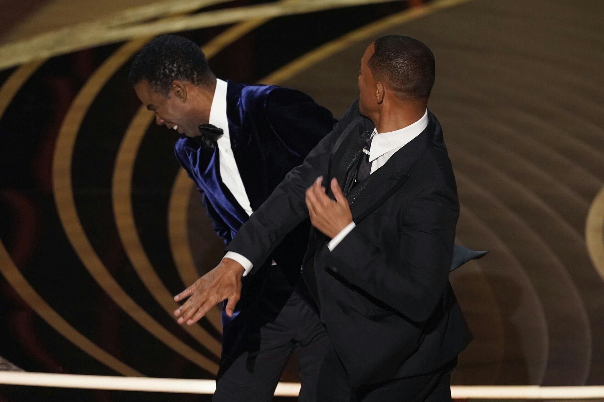 Under koncerten i Skanderborg tog Will Smith sin Oscar-statuette frem og undskyldte for den opsigtsvækkende episode ved Oscar-uddelingen i 2022, hvor han slog komikeren Chris Rock.