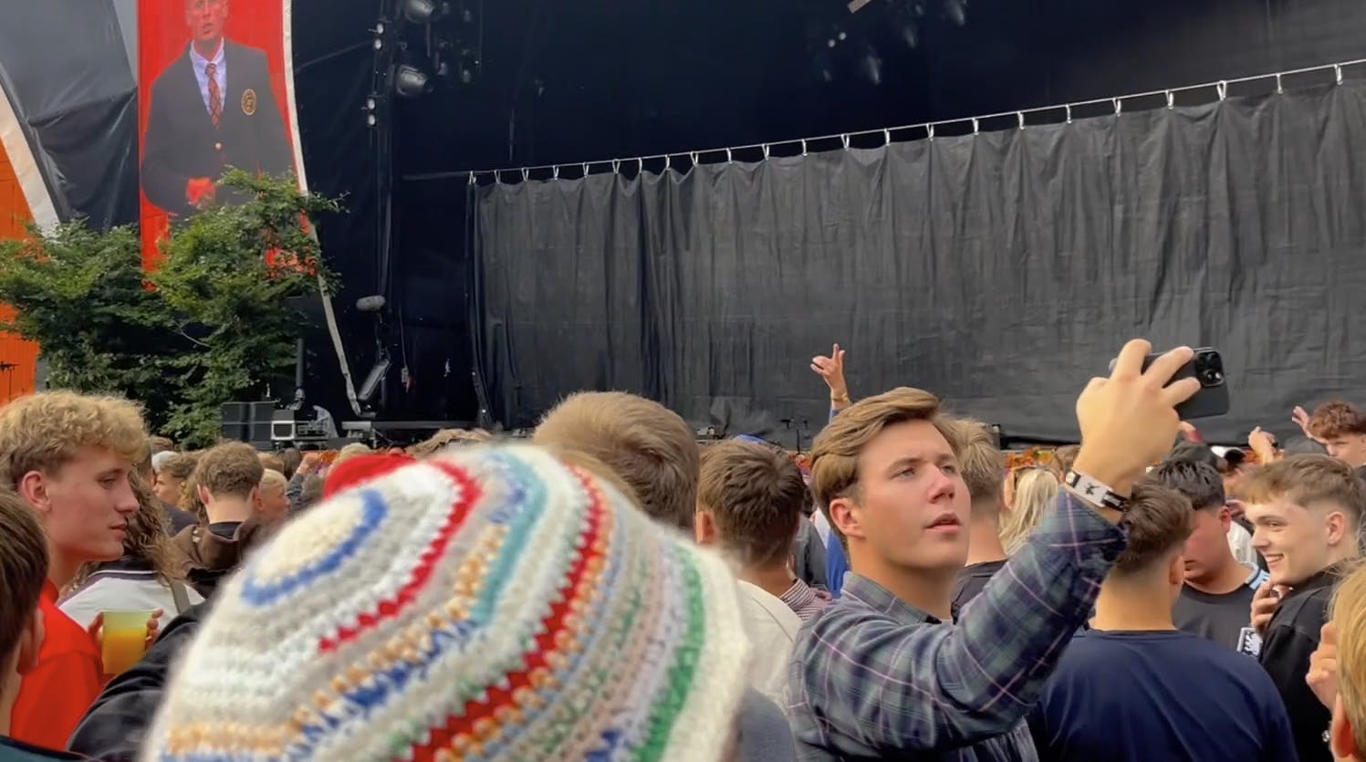 Kronprinsen har helt styr på teknikken.