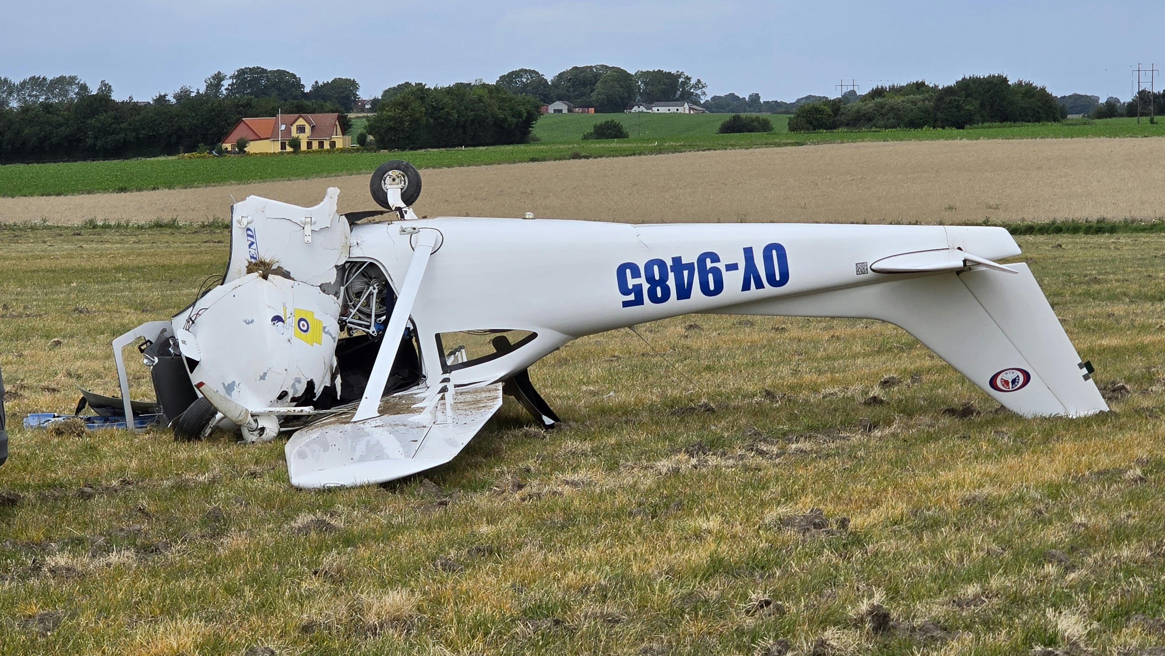 Et mindre privatfly er styrtet ned på en mark tæt på Ringsted fredag middag. 