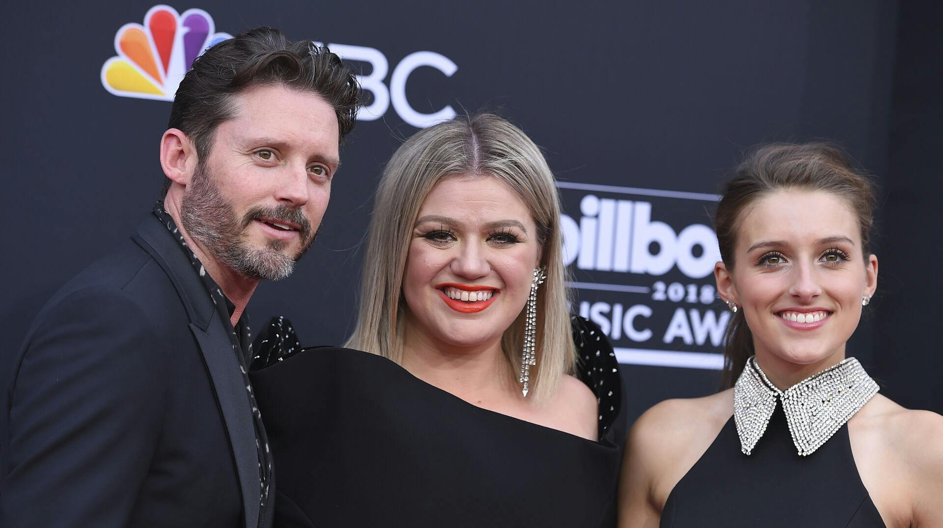 Brandon Blackstock, from left, Kelly Clarkson and Savannah Blackstock arrive at the Billboard Music Awards at the MGM Grand Garden Arena on Sunday, May 20, 2018, in Las Vegas. (Photo by Jordan Strauss/Invision/AP)