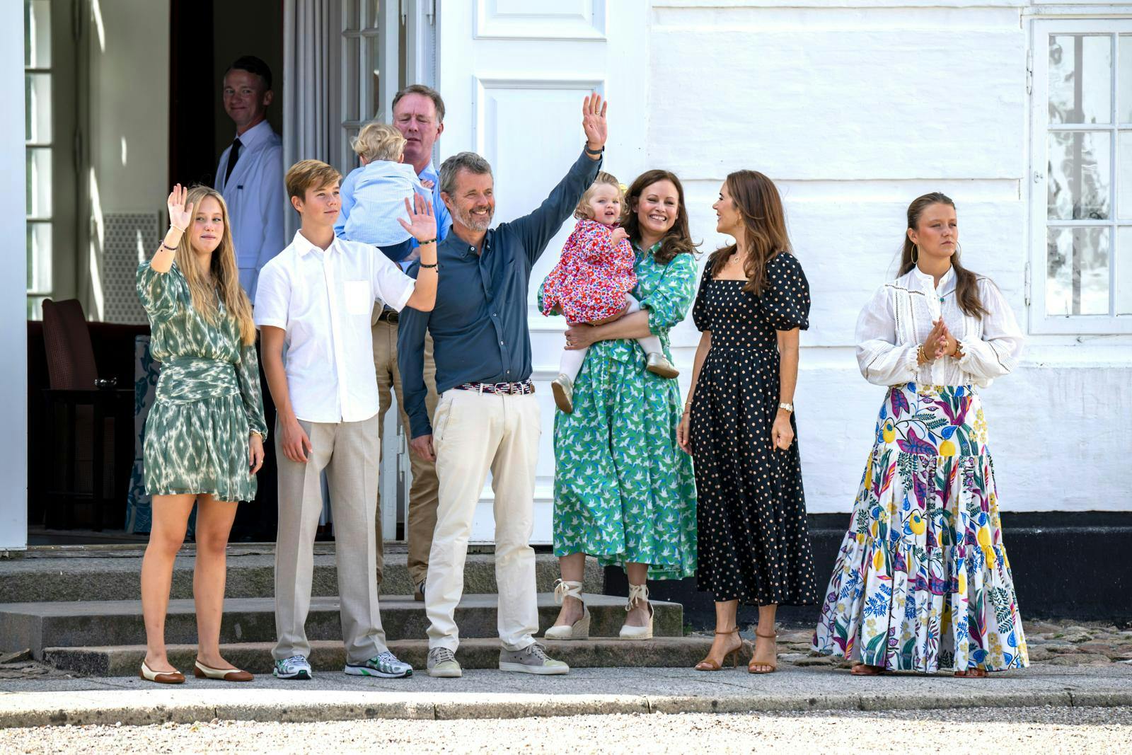 Prinsesse Josephine (t.v.) skal på en ny skole, mens hende tvillingebror prins Vincent, der er 26 minutter ældre end sin tvillingesøster, fortsætter sin skolegang i 8. klasse på Tranegårdsskolen.