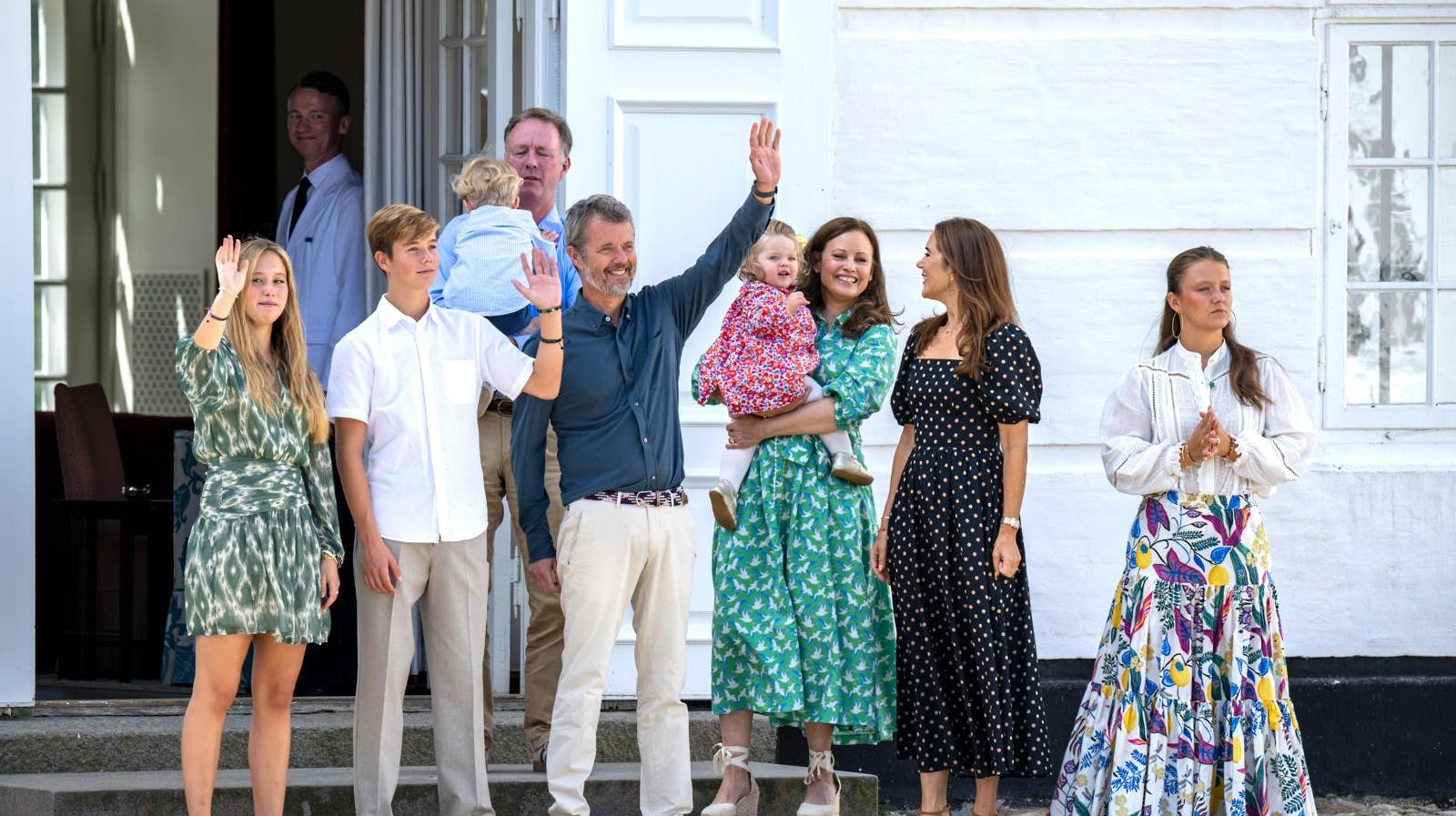 Prinsesse Josephine (t.v.) skal på en ny skole, mens hende tvillingebror prins Vincent, der er 26 minutter ældre end sin tvillingesøster, fortsætter sin skolegang i 8. klasse på Tranegårdsskolen.