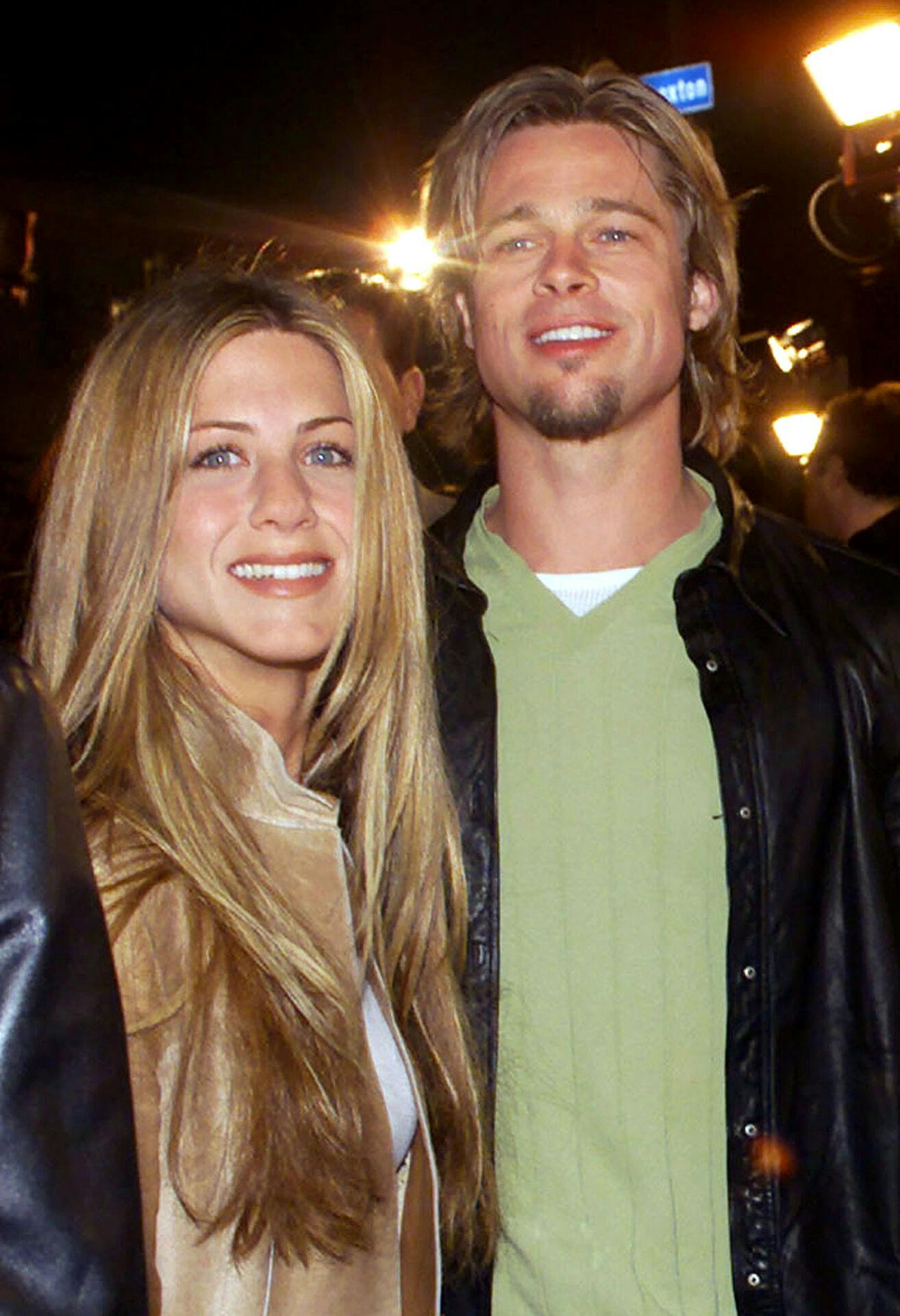 Ægteskabet sluttede med et brag i 2005, da Brad Pitt faldt for skuespillerinden Angelina Jolie.