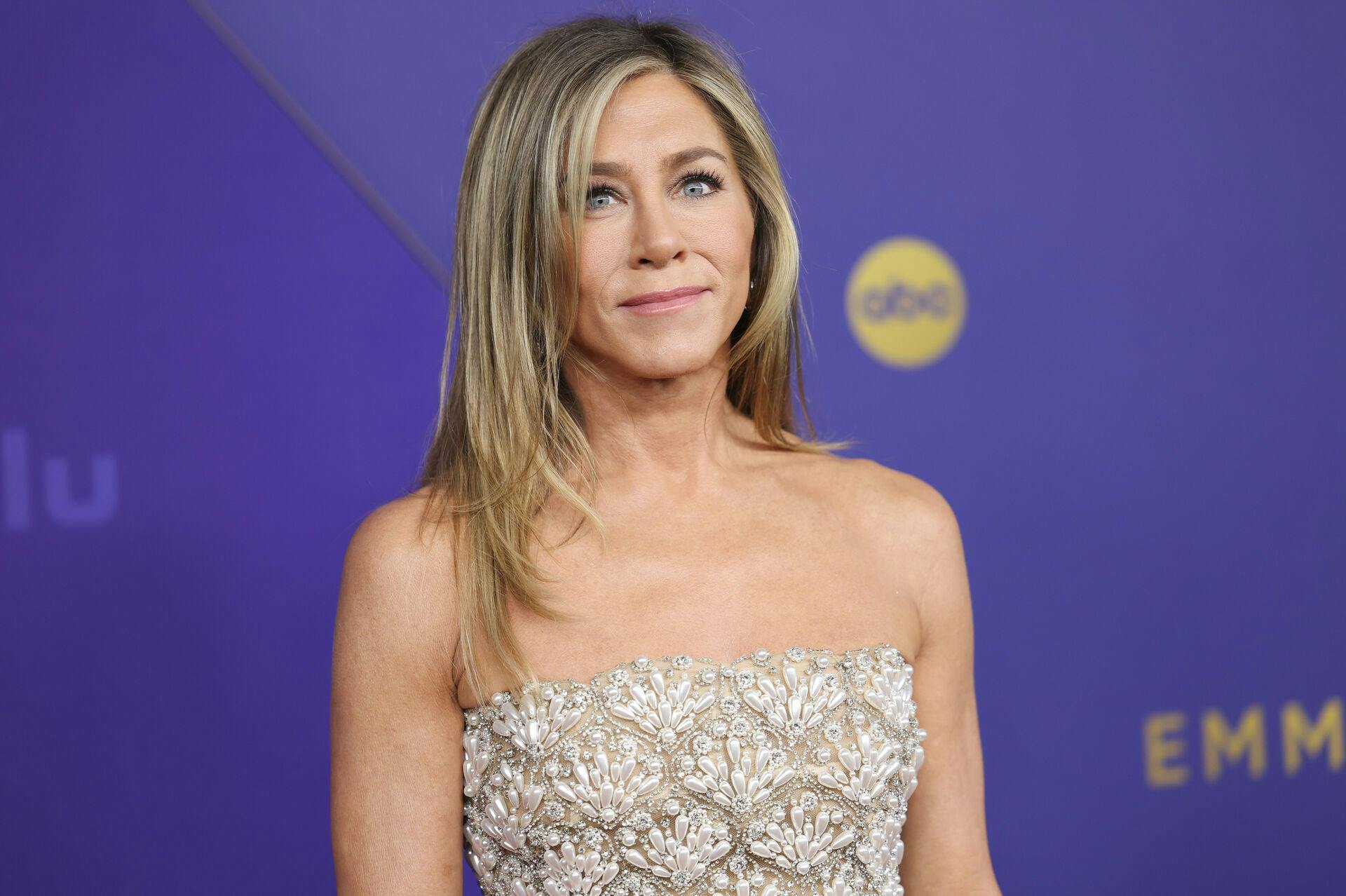 Jennifer Aniston kalder Brad Pitt-Angelina Jolie-dramaet fra "Kærlighedstrekanten". 