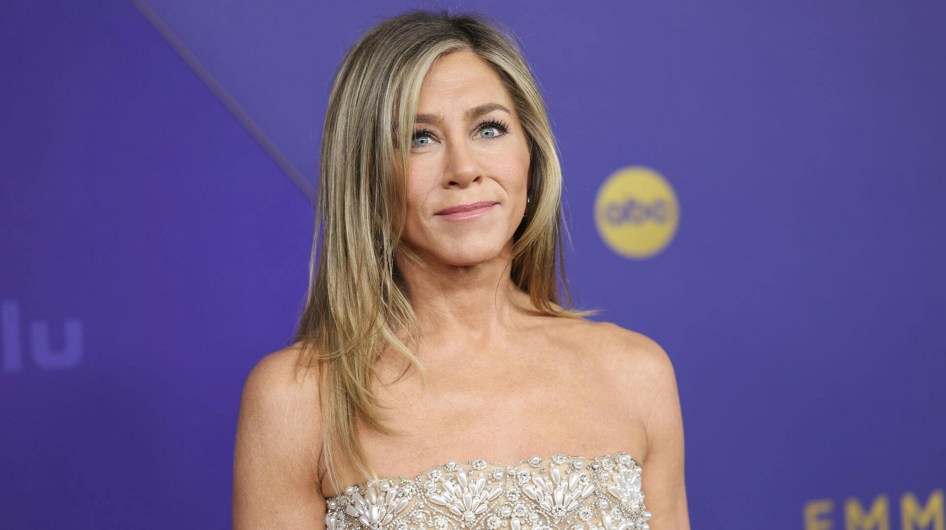 Jennifer Aniston kalder Brad Pitt-Angelina Jolie-dramaet fra "Kærlighedstrekanten".