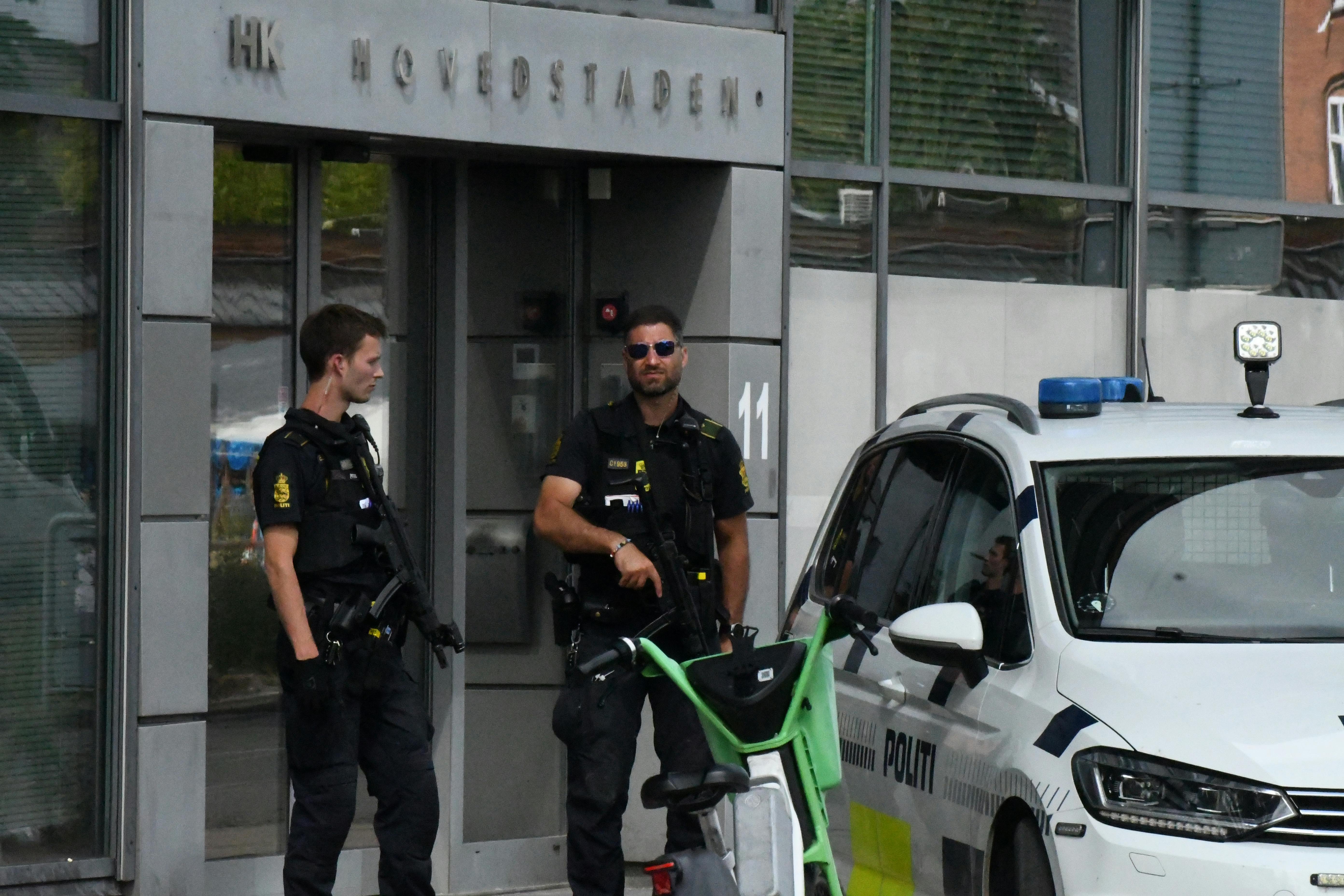 Betjente fra Københavns Politi rykkede mandag ud til Københavns Universitet efter en anmeldelse om en mand med våben.