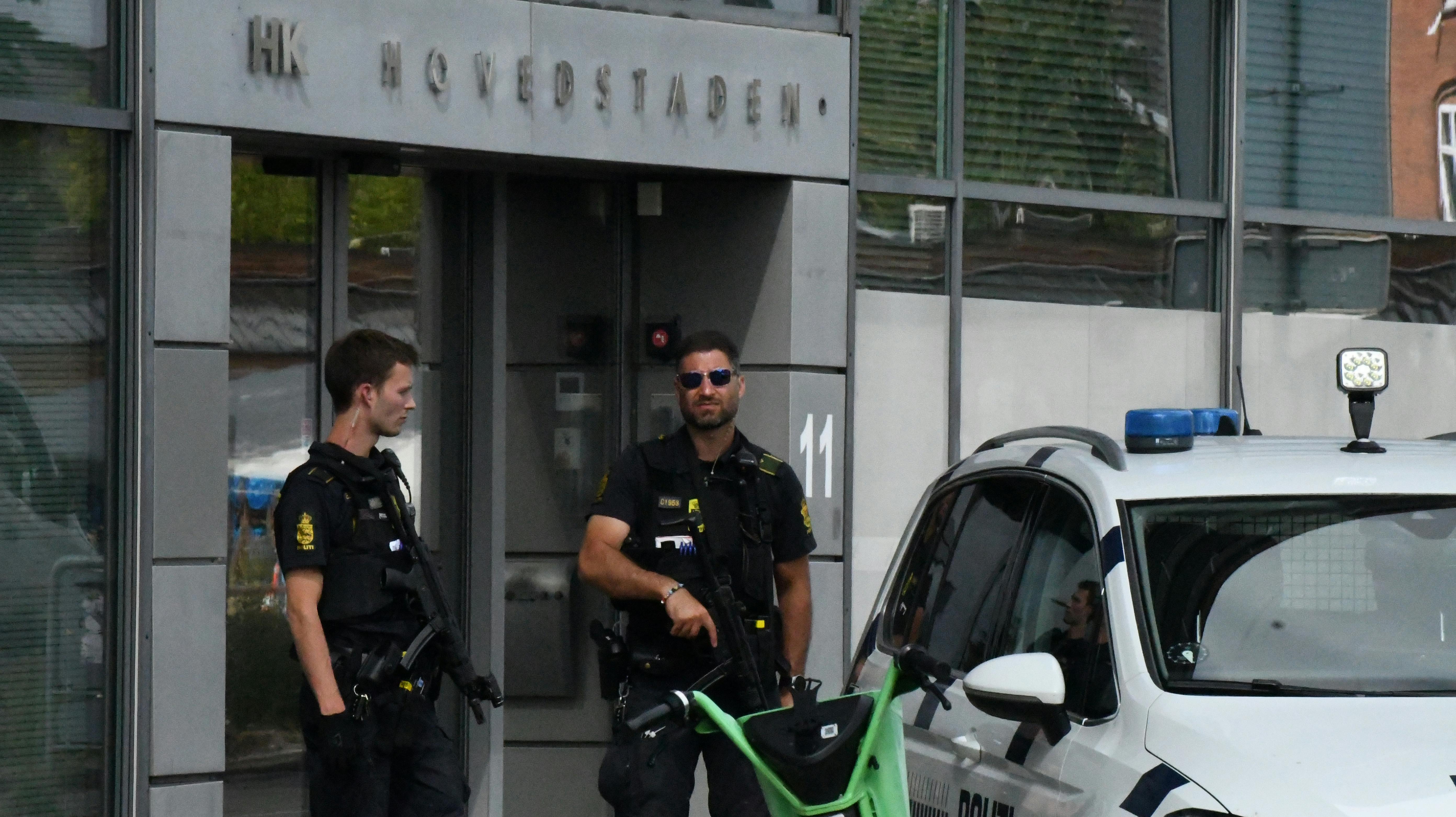 Betjente fra Københavns Politi rykkede mandag ud til Københavns Universitet efter en anmeldelse om en mand med våben.
