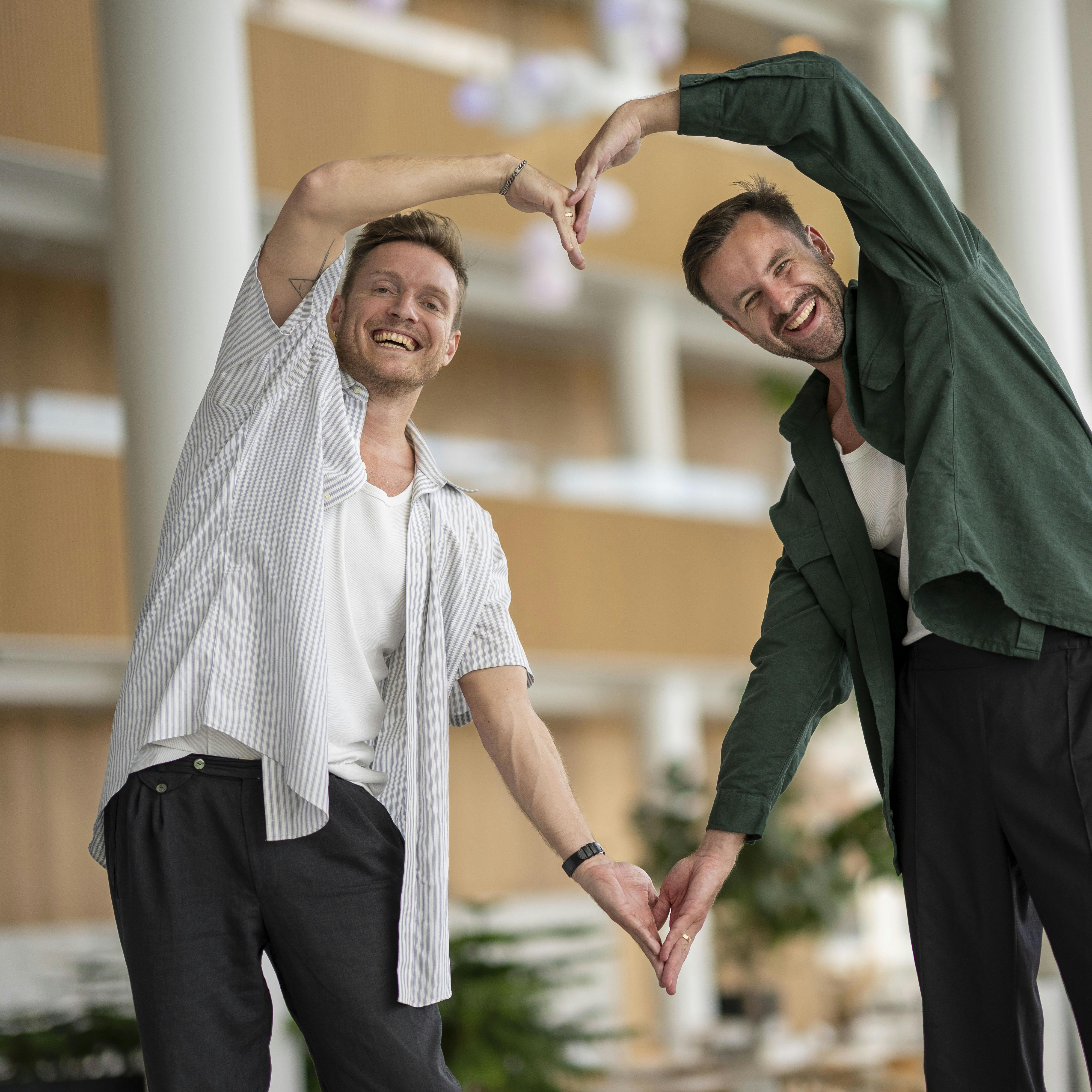 Efter Morten Bjerregaard, 38, og Benjamin Bang, 32, rejste rundt i ”Først til verdens ende” sammen, blev de kun bestyrket i, at de skal være sammen for evigt. – Jeg blev genbekræftet i Benjamins mange gode sider, han møder verden med et smil og alt kan lade sig gøre, og det var fedt at se, roser Morten sin forlovede