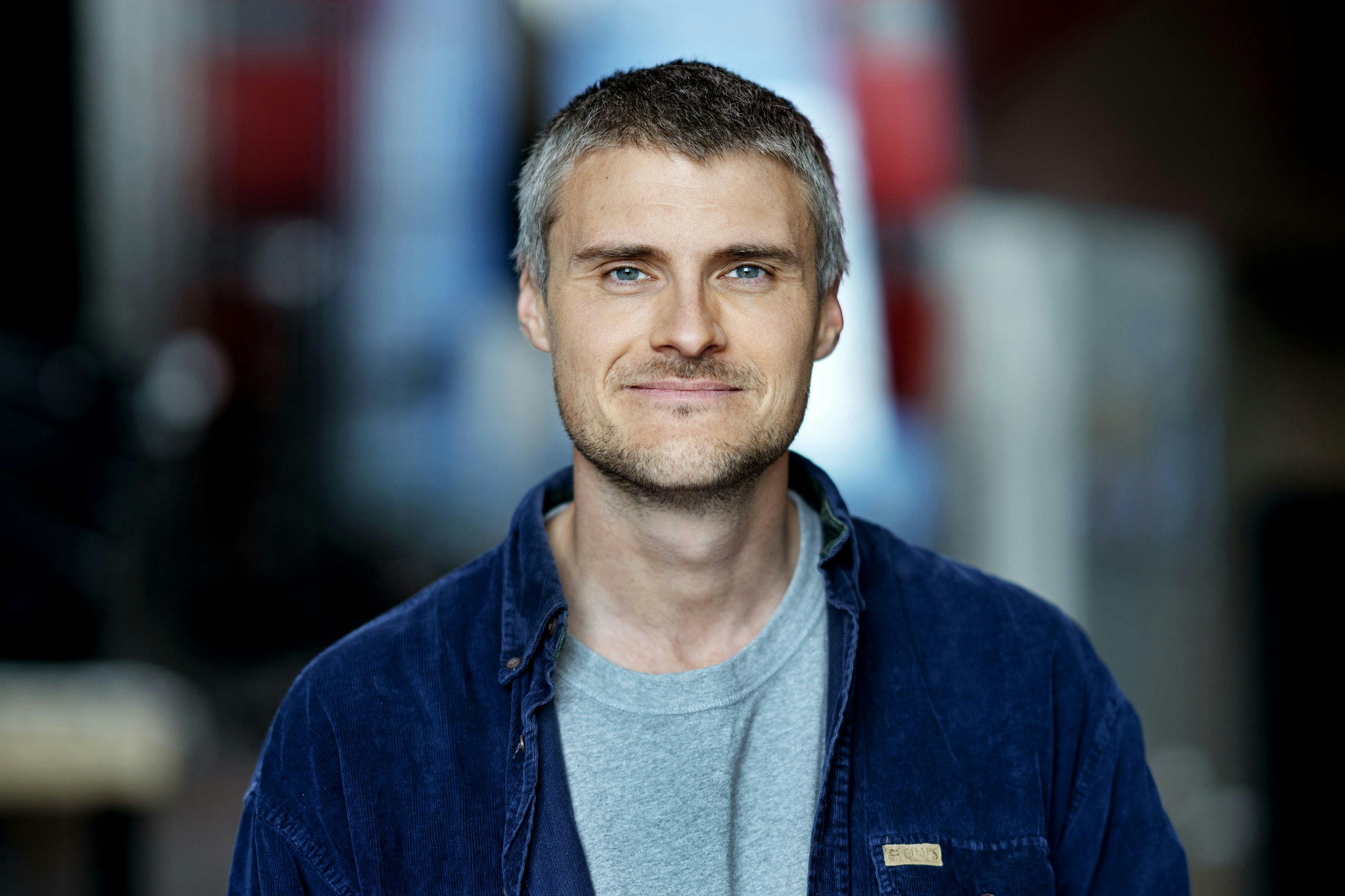 Andreas Kousholt er en af tre værter på Dr-programmet "Go'Morgen P3".