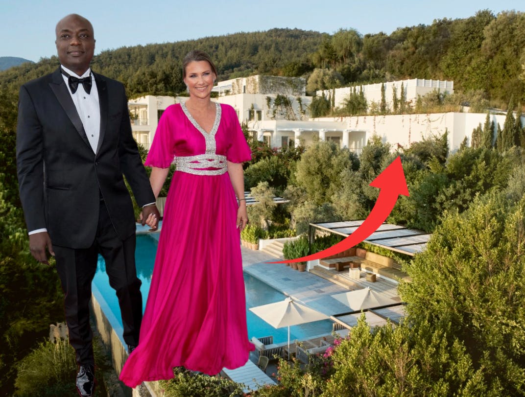 Mens en lokalbonde måtte nøjes med halv betaling efter brylluppet, nød prinsesse Märtha og Durek champagne og solnedgang her i en tyrkisk villa til næsten en halv million norske kroner pr. døgn.