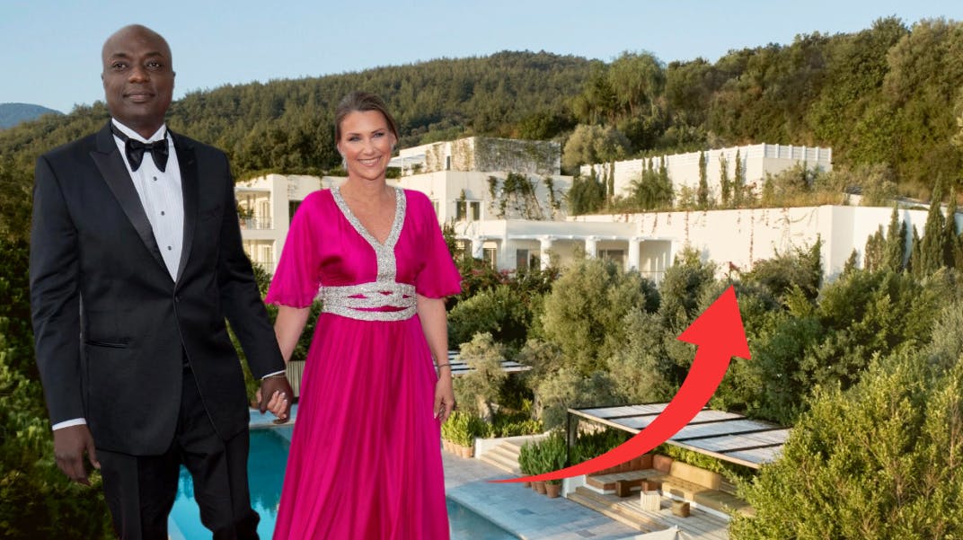 Mens en lokalbonde måtte nøjes med halv betaling efter brylluppet, nød prinsesse Märtha og Durek champagne og solnedgang her i en tyrkisk villa til næsten en halv million norske kroner pr. døgn.