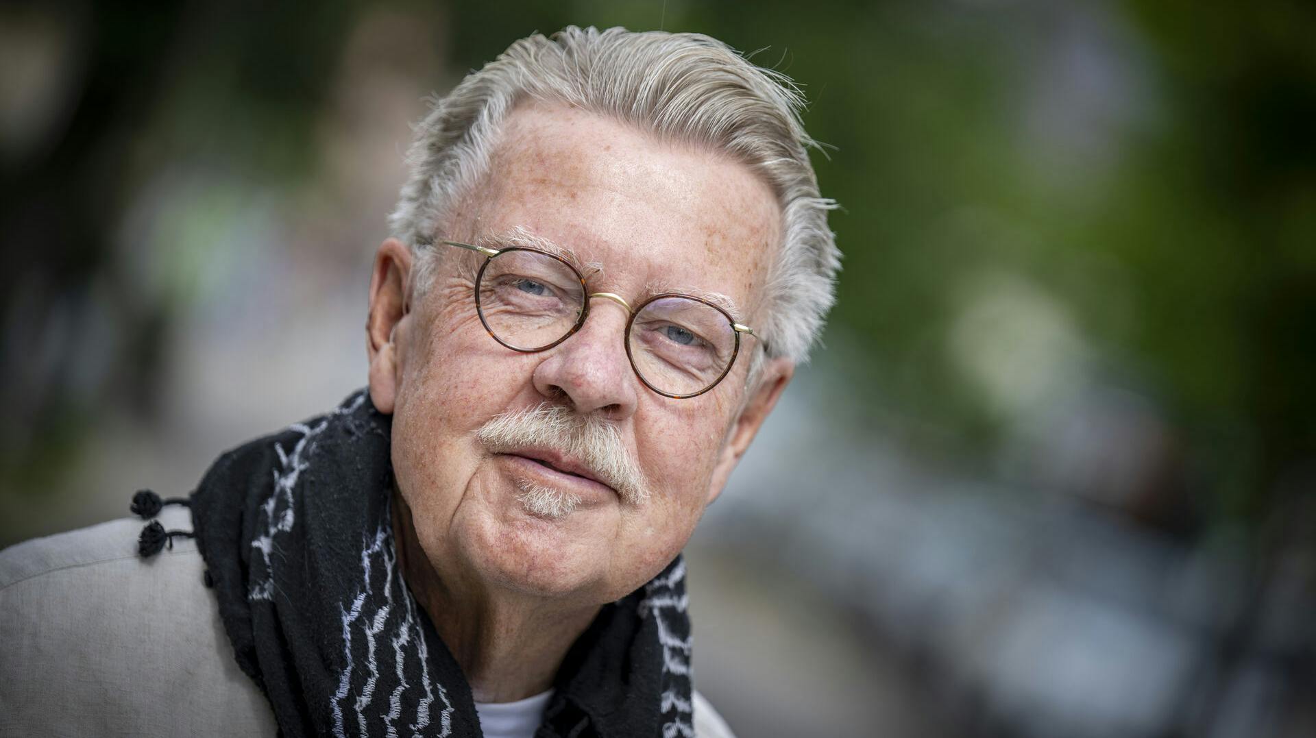 Mikael Wiehe fortsætter med at skrive og spille musik trods sin Alzheimer-diagnose. Her er han i denne måned fotograferet i sin hjemby Malmø.