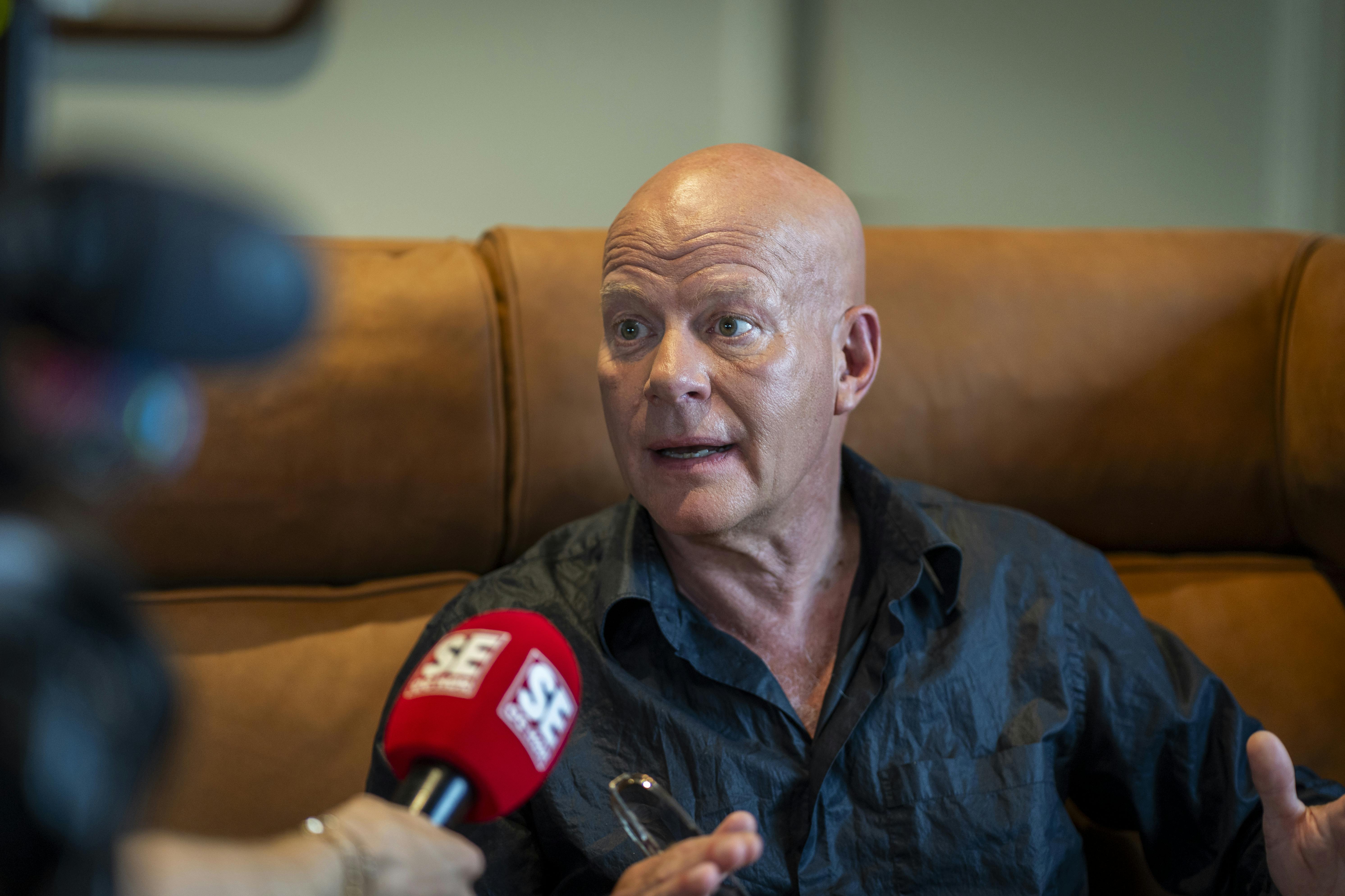 Thomas Blachman er god til at komme med lange og nogle gange kryptiske svar. Det samme leverede han, da han skulle forklare, hvilken finger han har haft med i spillet i Benjamin Havs "X Factor"-ansættelse.